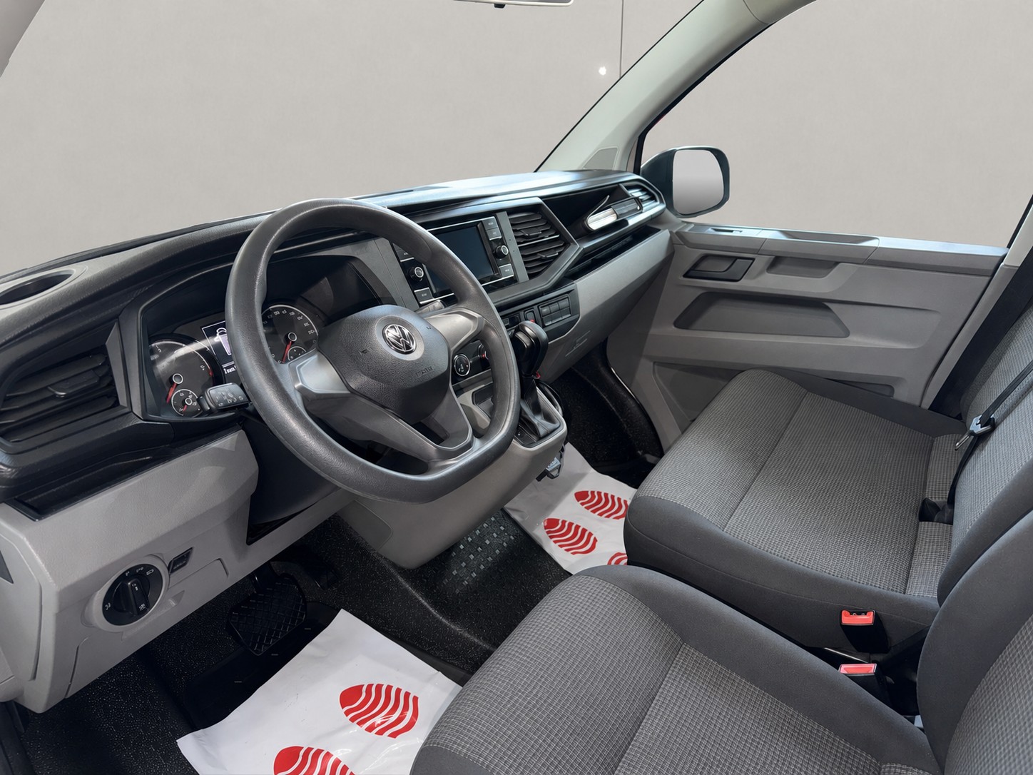 VW T6.1 2.0 TDI DSG Lang Version ( Mit AHK / Sortimo Regale / Dachträger )-image-8