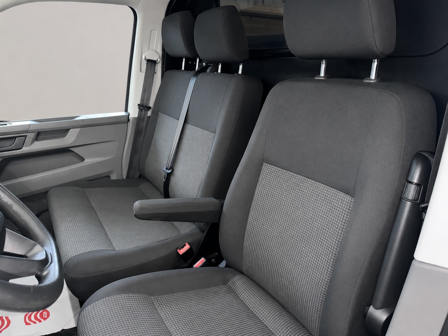 VW T6.1 2.0 TDI DSG Lang Version ( Mit AHK / Sortimo Regale / Dachträger )-image-10