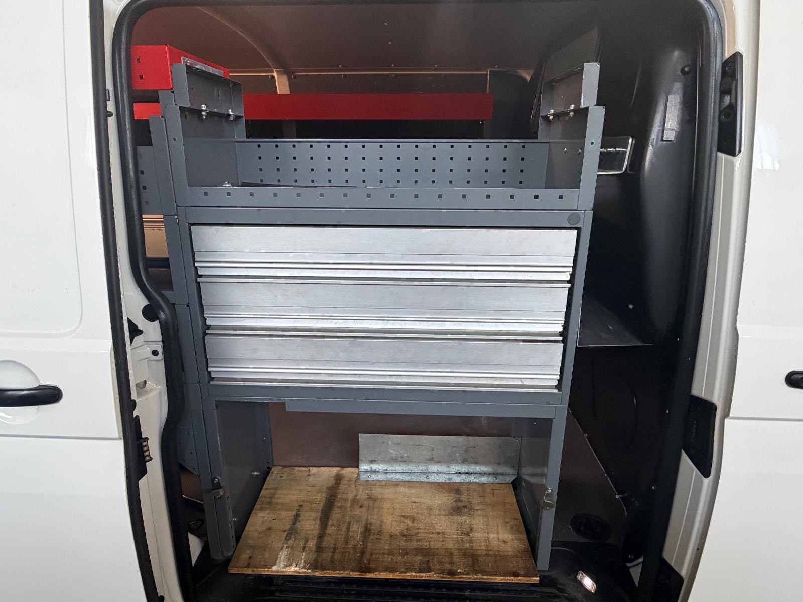 VW T6.1 2.0 TDI DSG Lang Version ( Mit AHK / Sortimo Regale / Dachträger )-image-15
