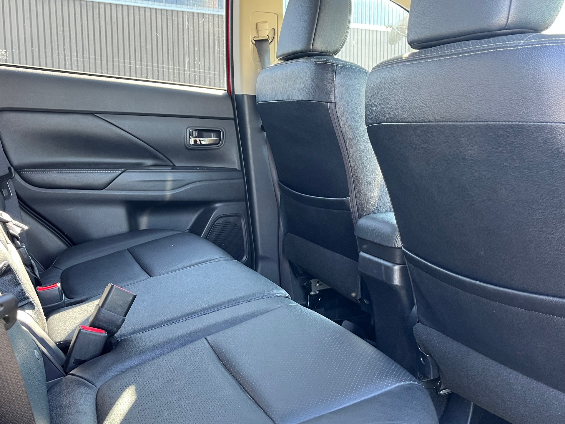 MITSUBISHI Outlander 2.2 DID Diamond 4WD Automatic-image-10