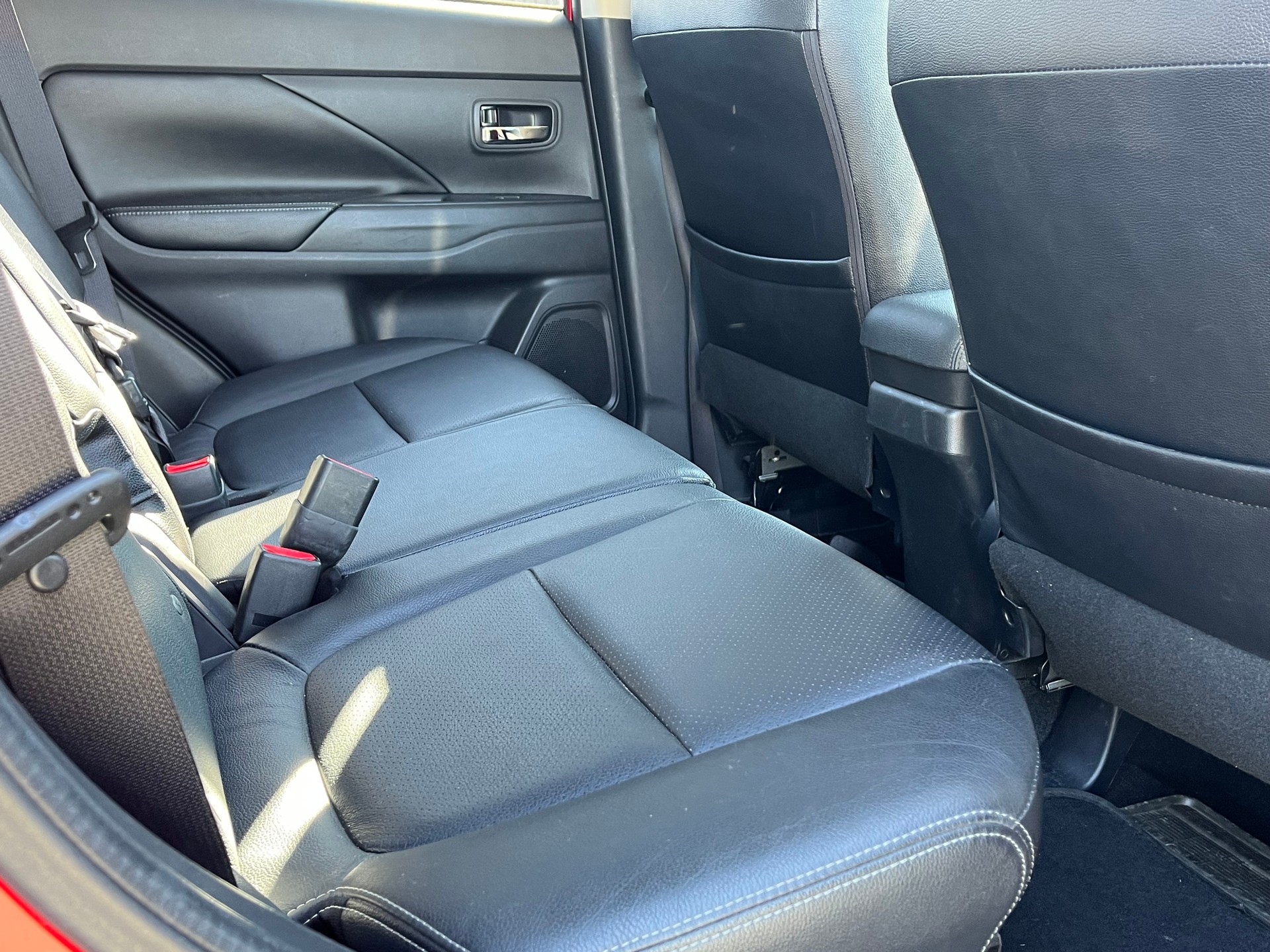 MITSUBISHI Outlander 2.2 DID Diamond 4WD Automatic-image-12