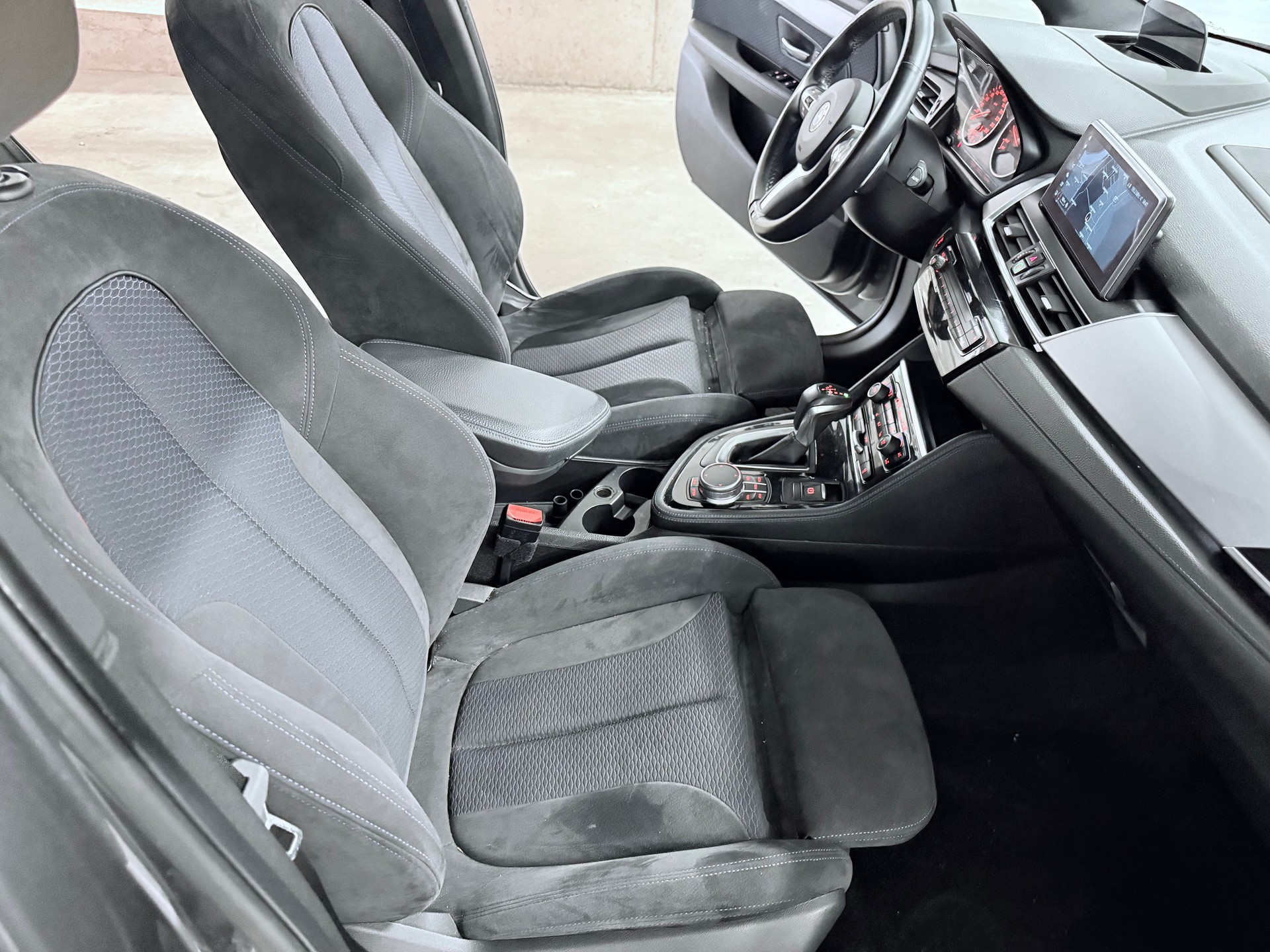 BMW 220d xDrive Active Tourer M Sport Steptronic-image-12