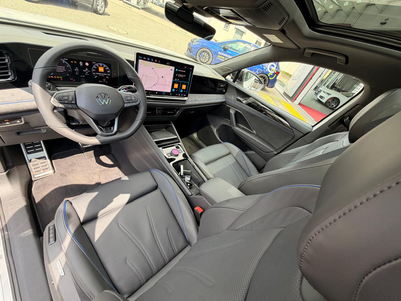 VW Tiguan 2.0 TSI DSG R-Line United 4Motion-image-14