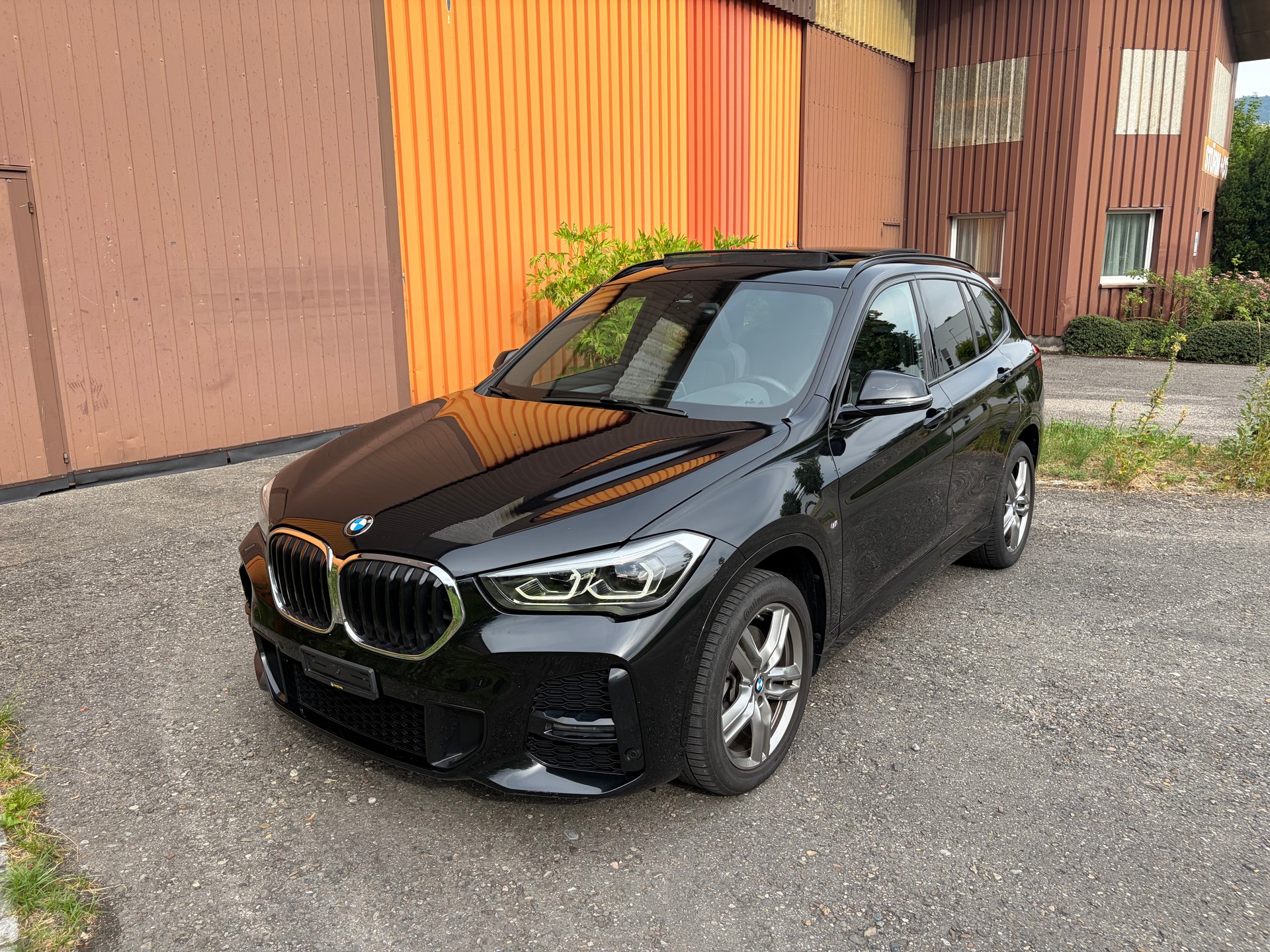 BMW X1 xDrive20d M Sport | Vollausstattung | Panorama | ACC | AHK | Schwarz-image-0