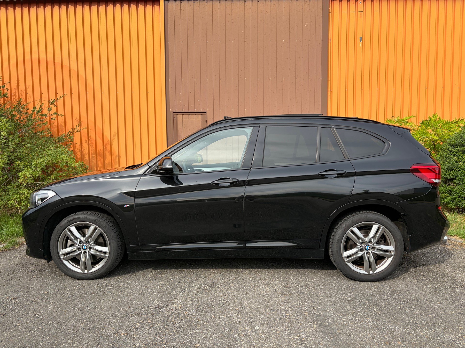 BMW X1 xDrive20d M Sport | Vollausstattung | Panorama | ACC | AHK | Schwarz-image-1