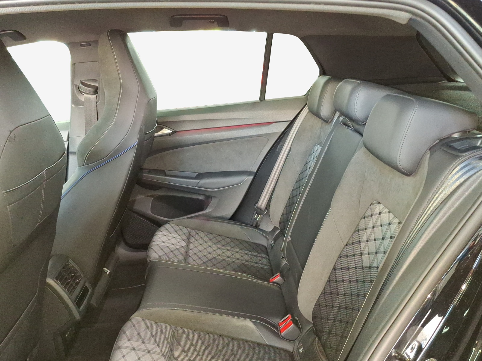 VW Golf 1.5 e TSI mHEV R-Line DSG-image-11