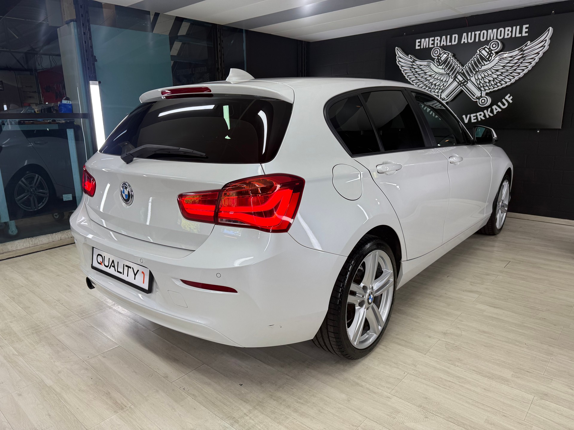 BMW 118i M-SPORT-image-3