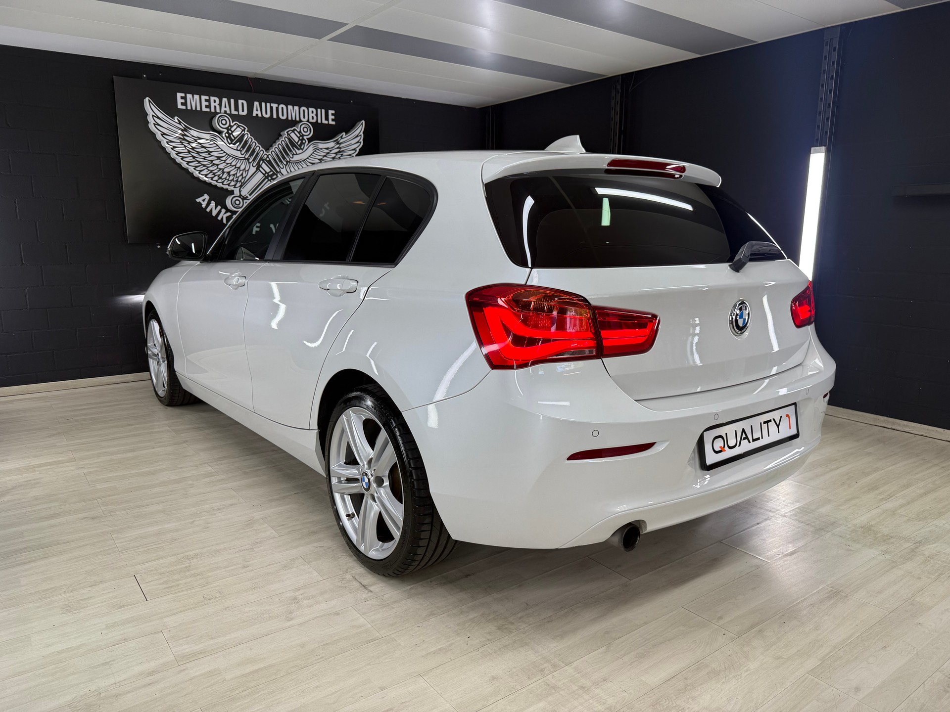 BMW 118i M-SPORT-image-5