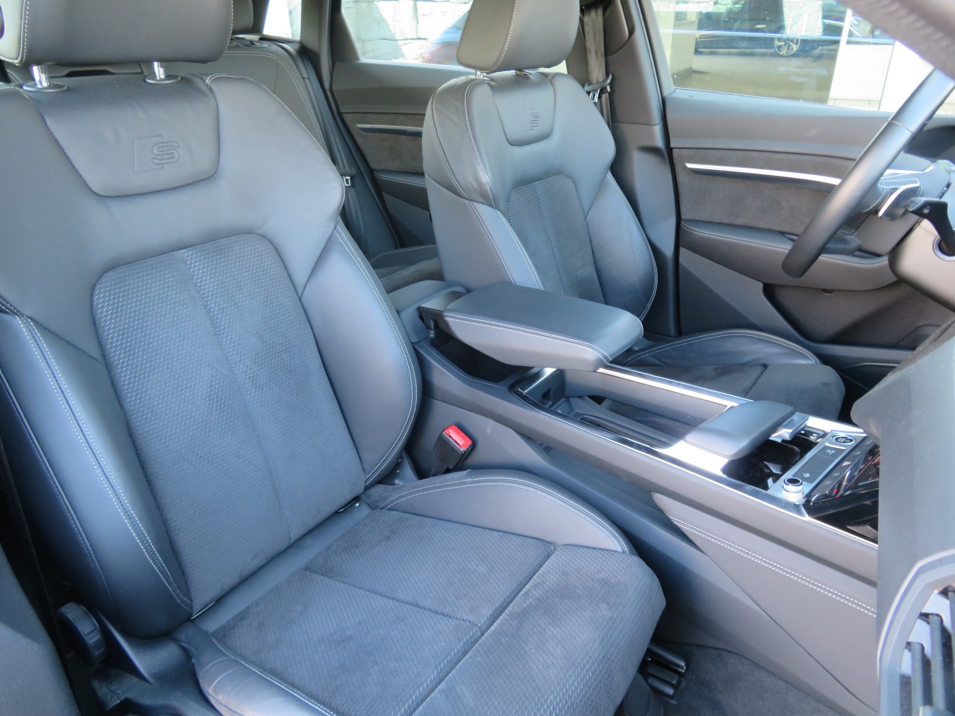 AUDI e-tron 55 Advanced "S-LINE" quattro-image-11