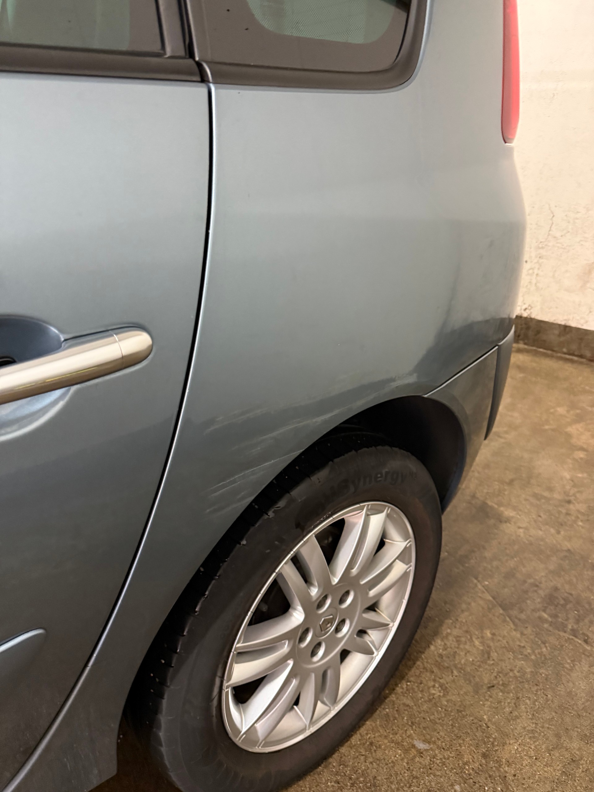 RENAULT 2.0 dCi 175 DPF Initiale-image-2