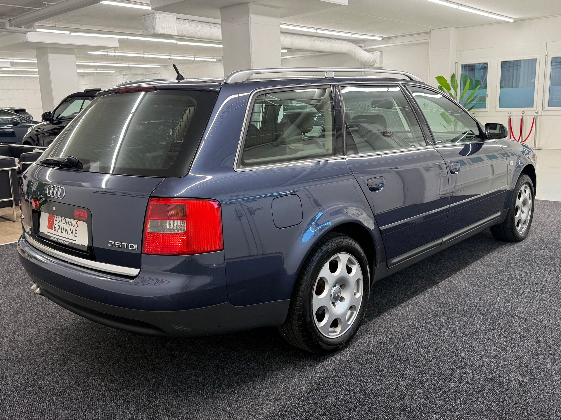 AUDI A6 Avant 2.5 TDI-image-3