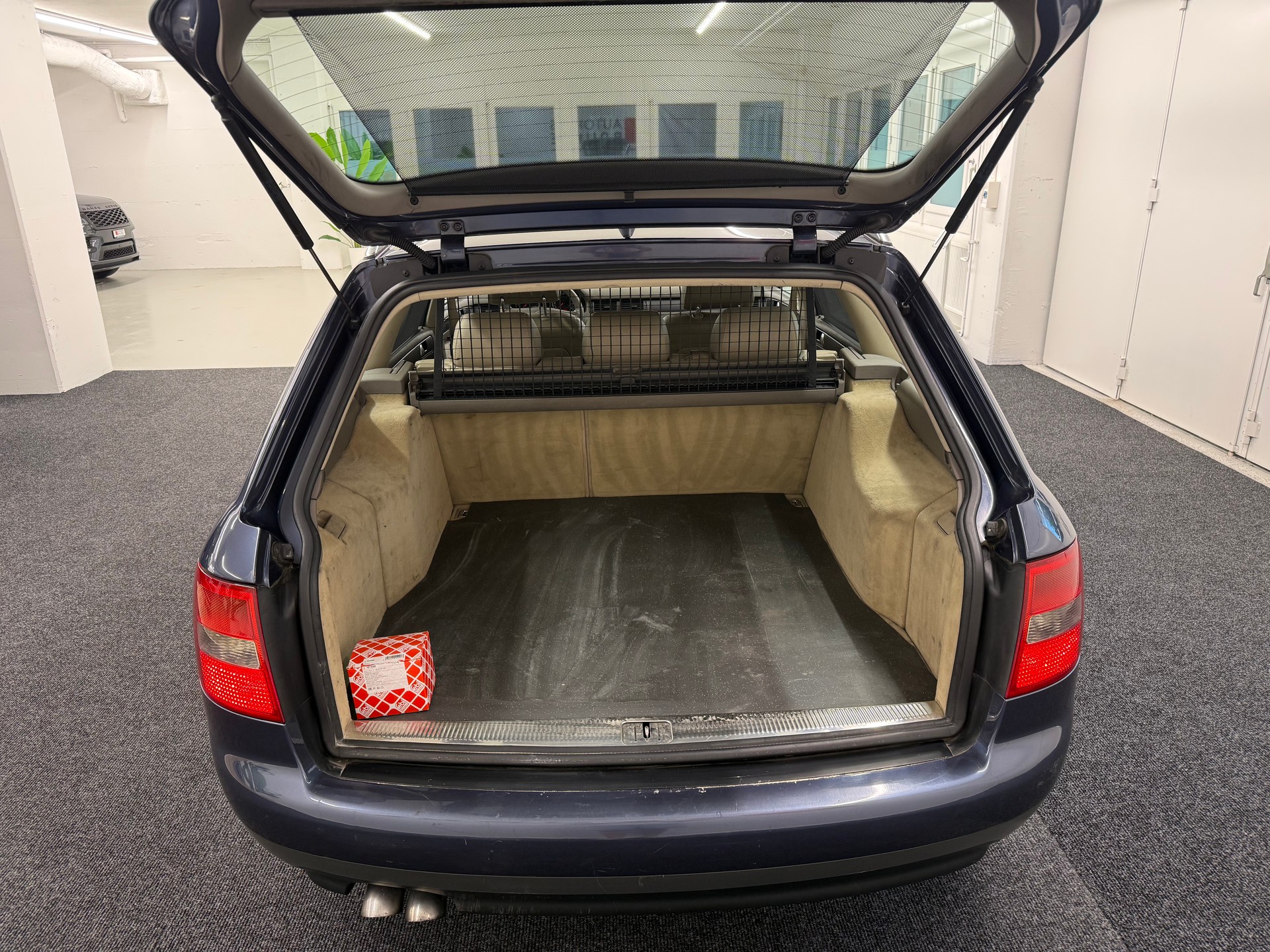 AUDI A6 Avant 2.5 TDI-image-4