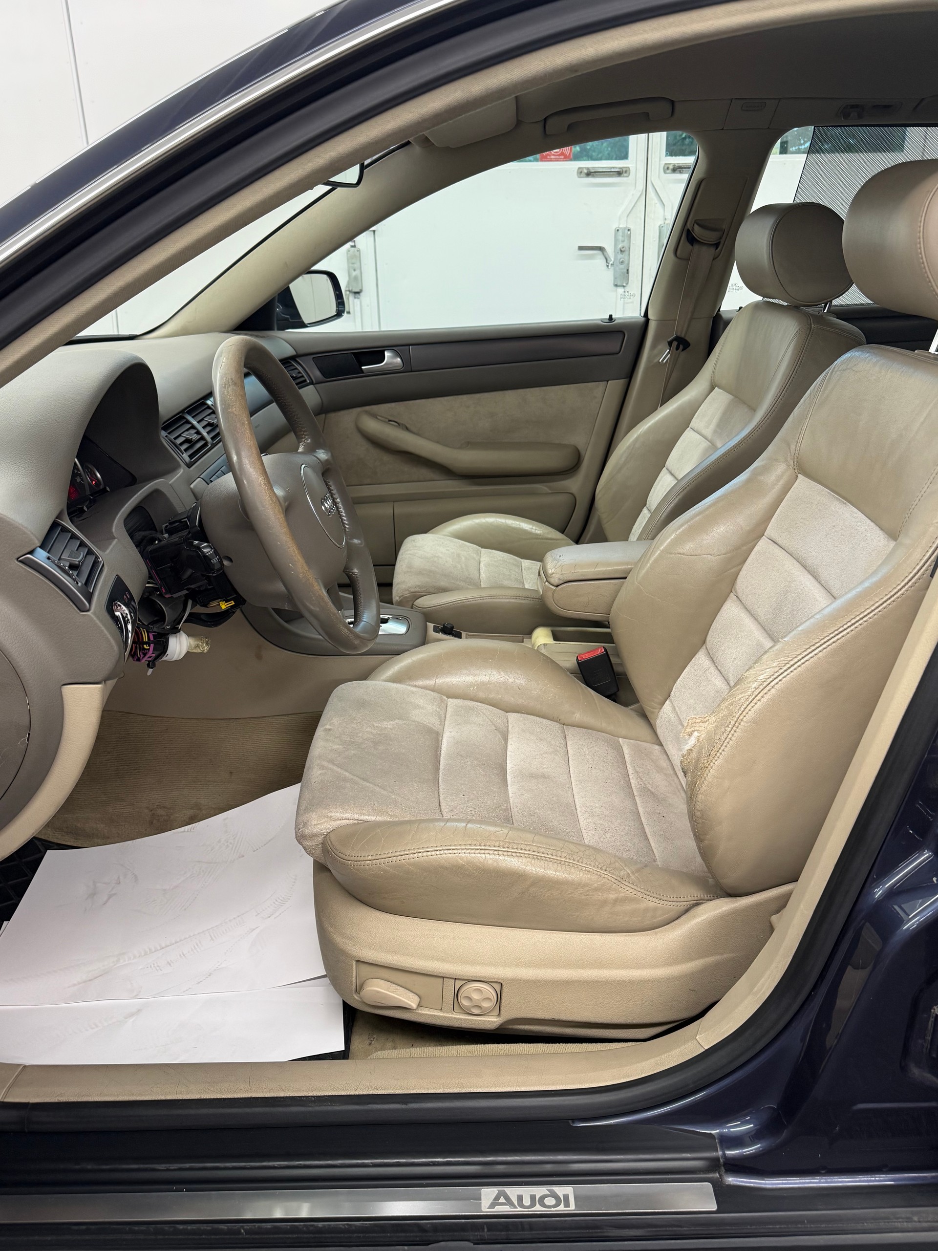 AUDI A6 Avant 2.5 TDI-image-13