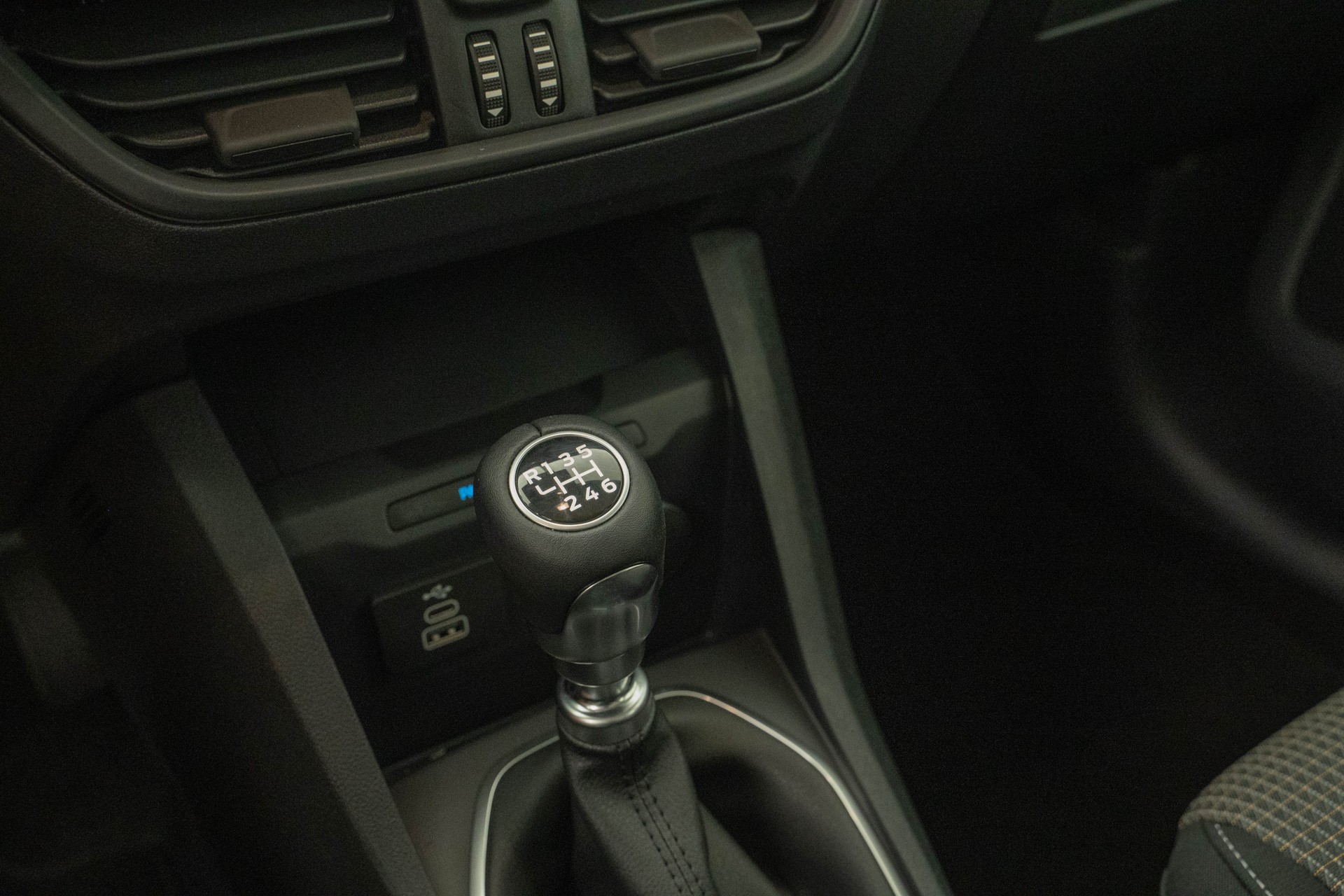 FORD Tourneo Courier 1.0 EcoBoost Trend-image-12