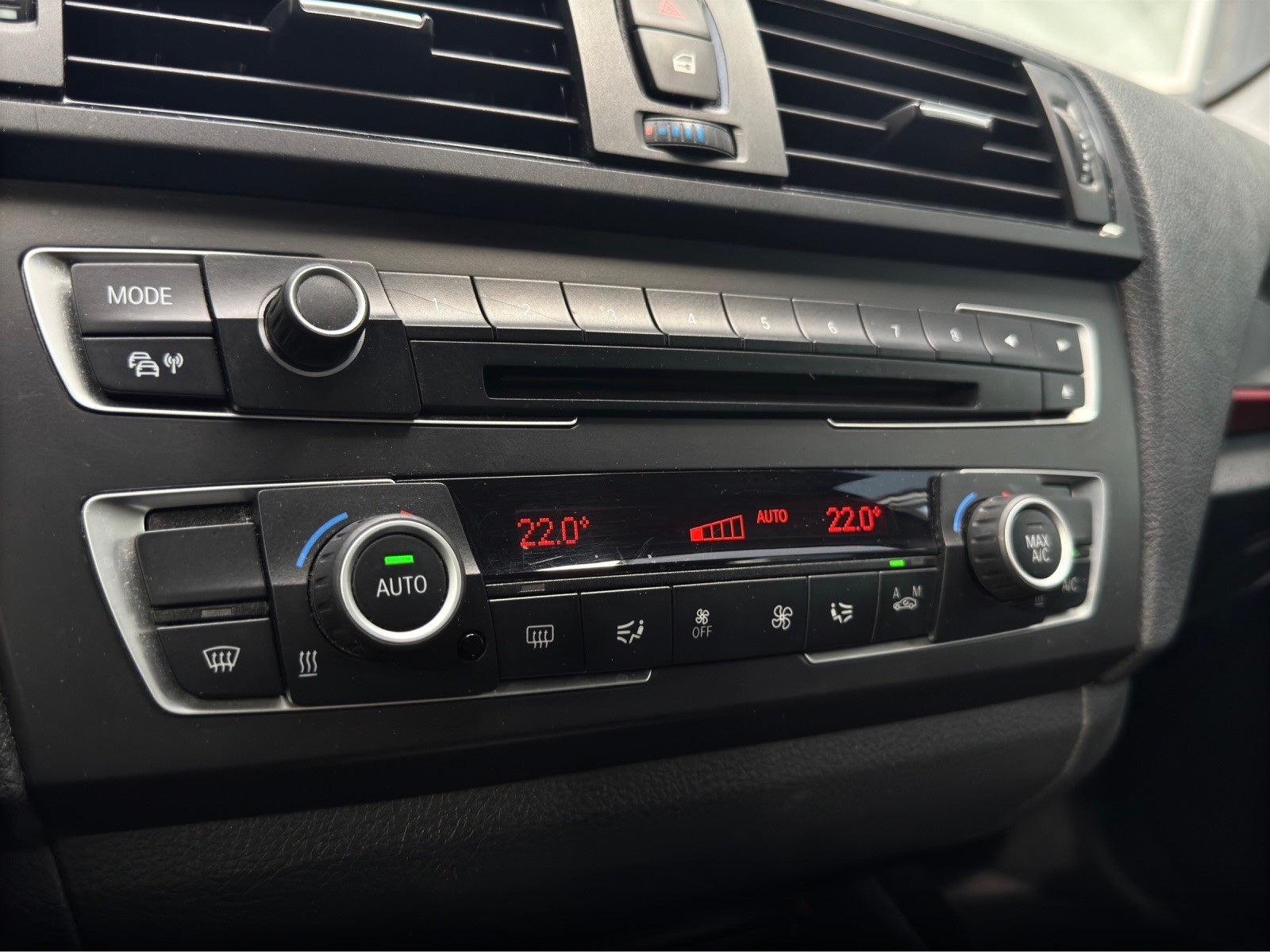BMW 116i Sport Line Steptronic-image-18