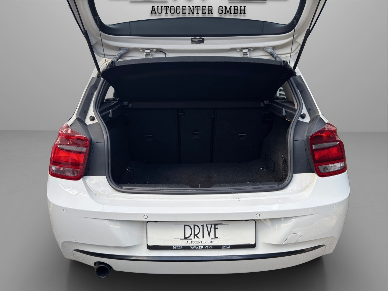 BMW 116i Sport Line Steptronic-image-11