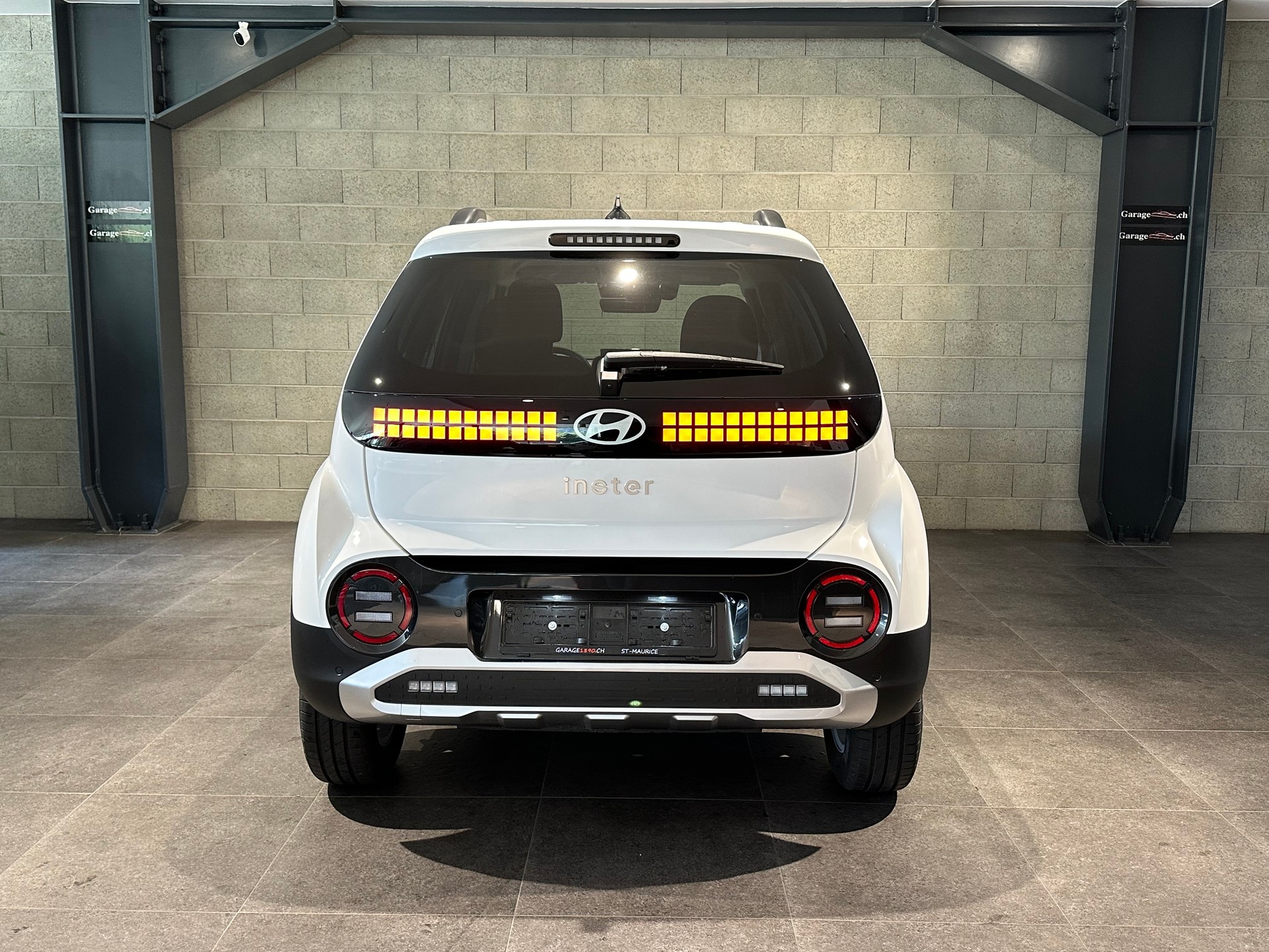 HYUNDAI Inster 49kWh Amplia-image-5