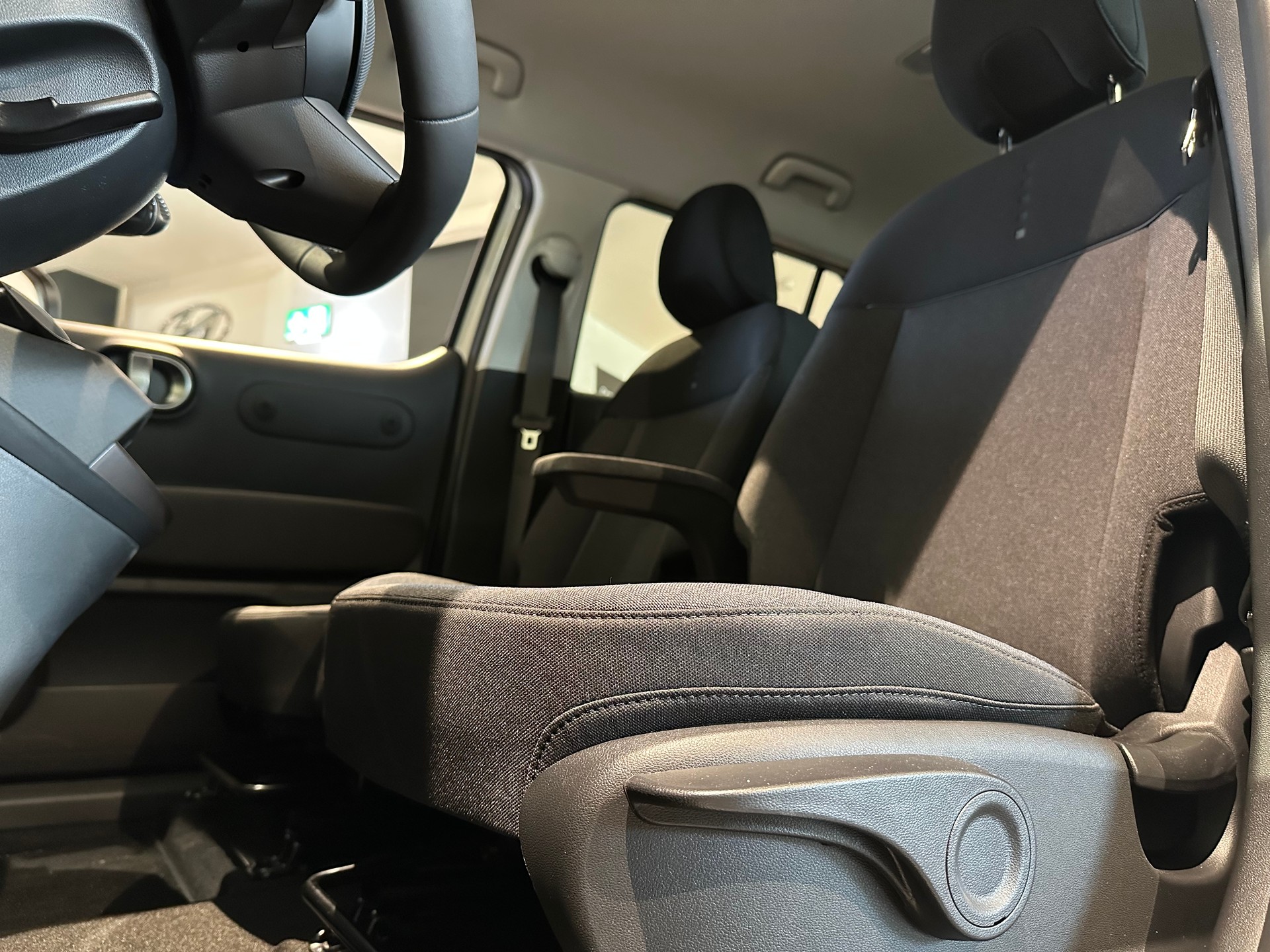HYUNDAI Inster 49kWh Amplia-image-8