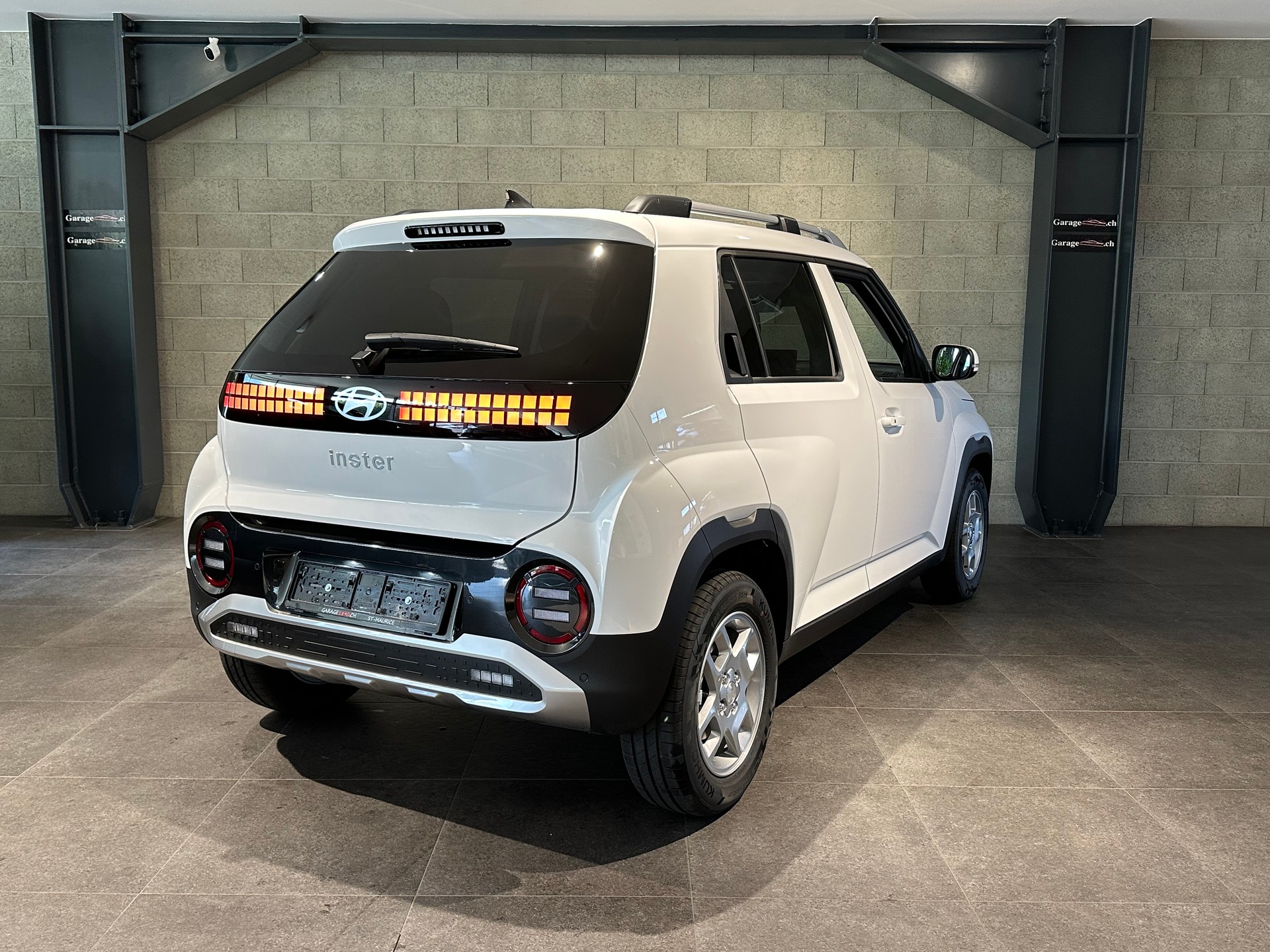 HYUNDAI Inster 49kWh Amplia-image-4