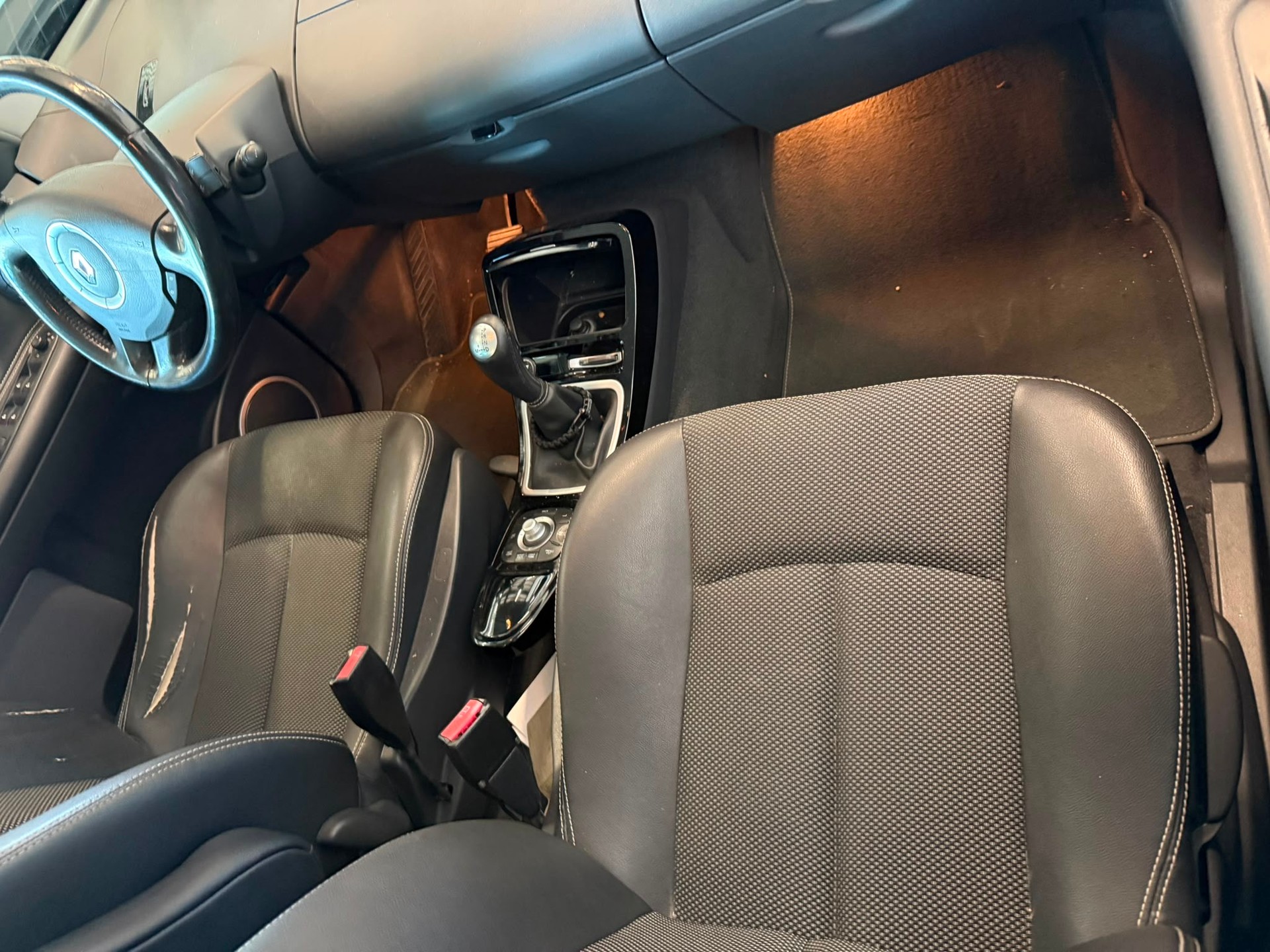 RENAULT Grand Espace 2.0 dCi Dynamic Automatic-image-4