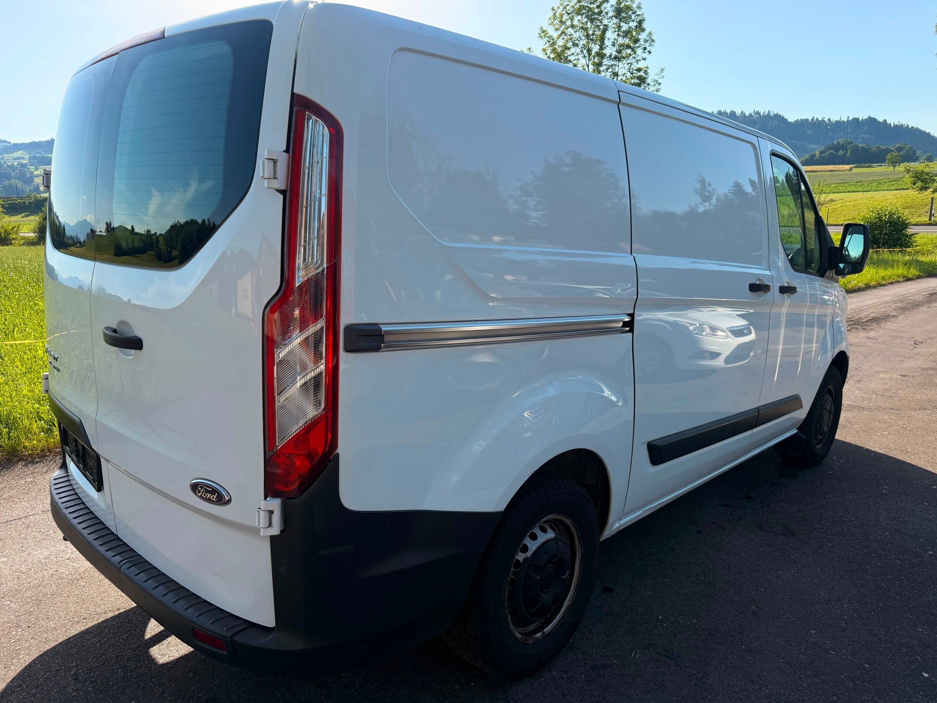 FORD Transit Custom Van 250 L1H1 Ambiente-image-3