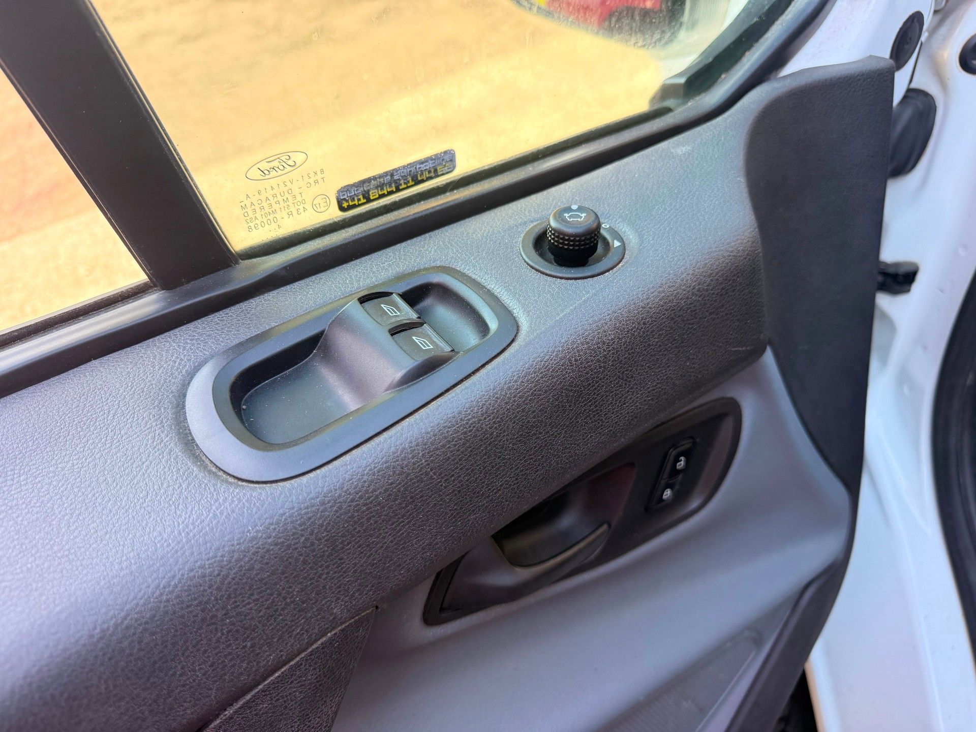 FORD Transit Custom Van 250 L1H1 Ambiente-image-9