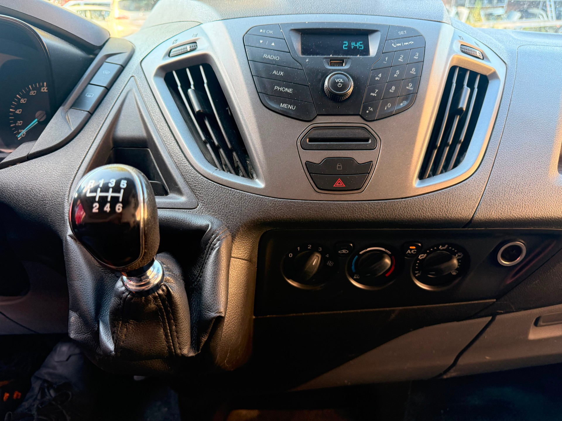 FORD Transit Custom Van 250 L1H1 Ambiente-image-15