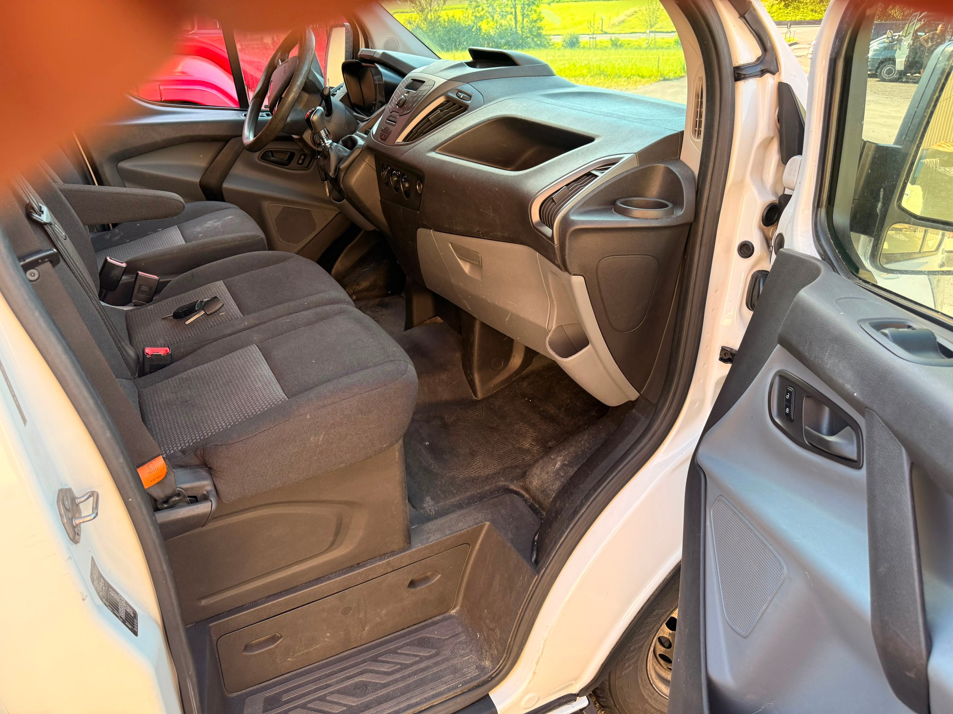 FORD Transit Custom Van 250 L1H1 Ambiente-image-8