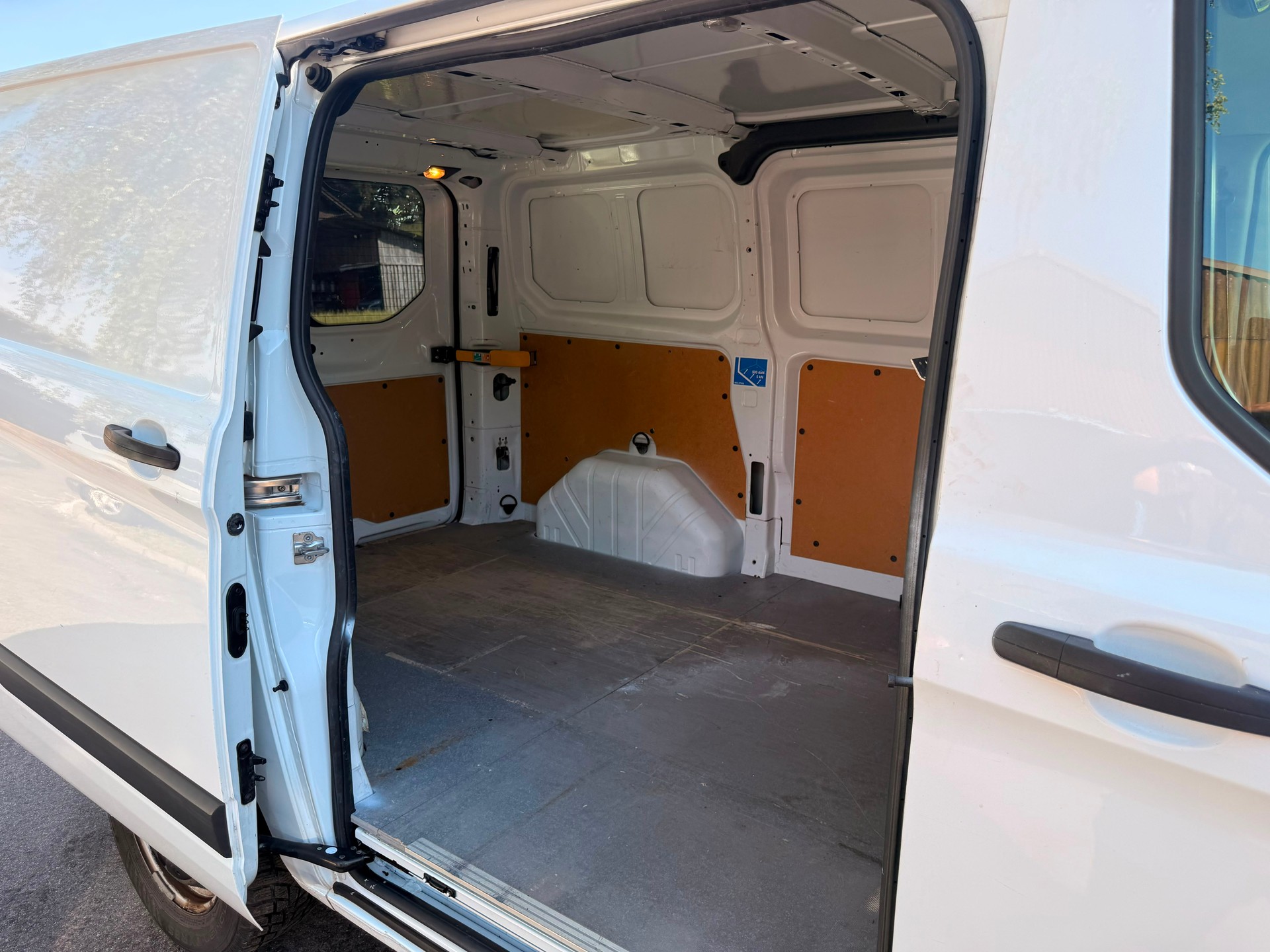 FORD Transit Custom Van 250 L1H1 Ambiente-image-11