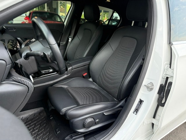 MERCEDES-BENZ A 200 Style 7G-DCT-image-8