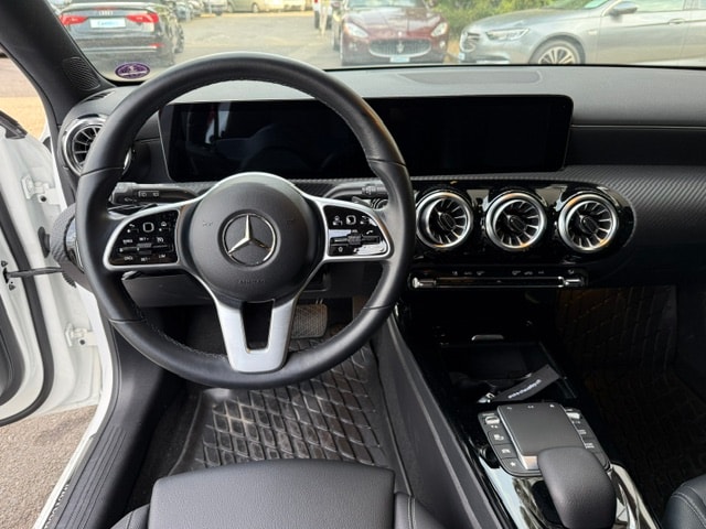 MERCEDES-BENZ A 200 Style 7G-DCT-image-14