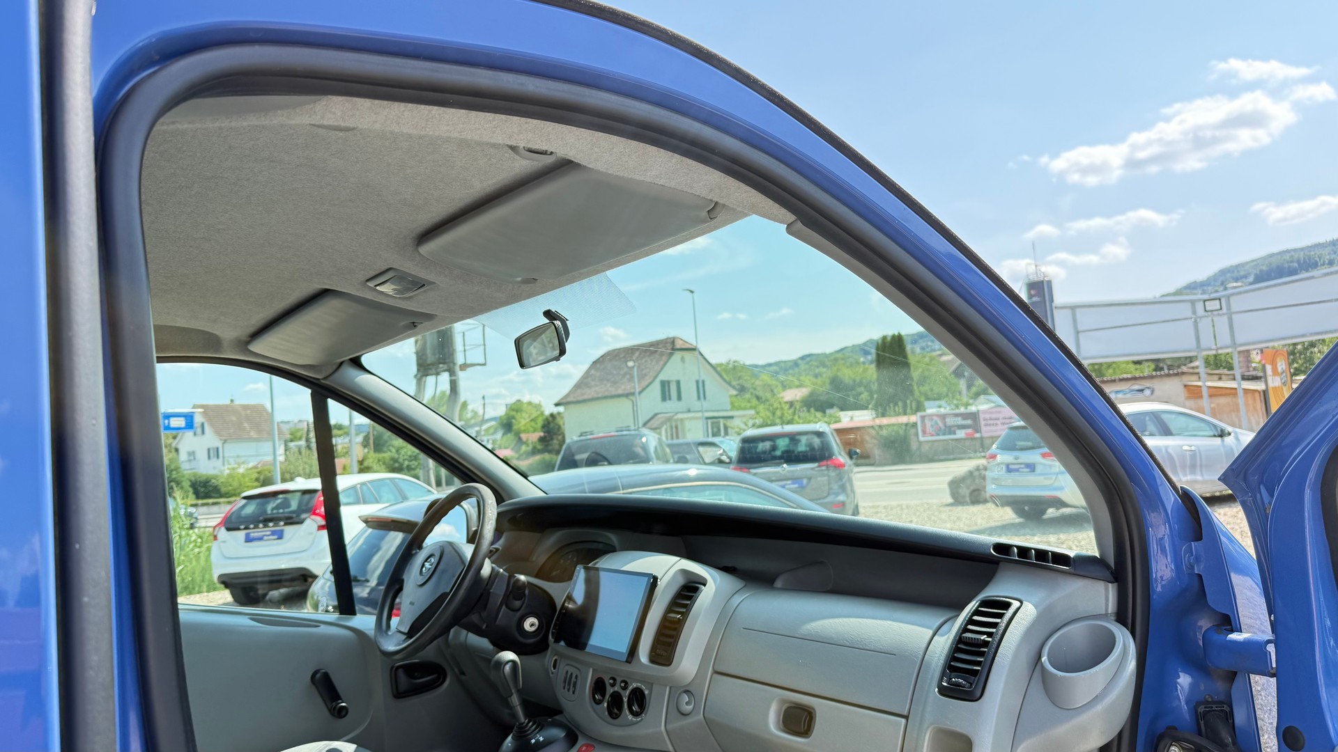 OPEL Vivaro 2.5 CDTI-image-9