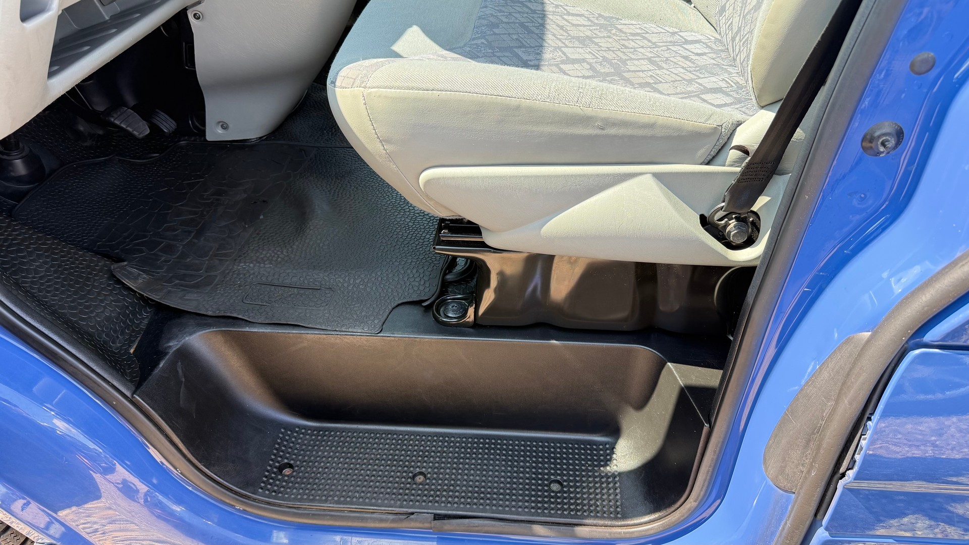 OPEL Vivaro 2.5 CDTI-image-8