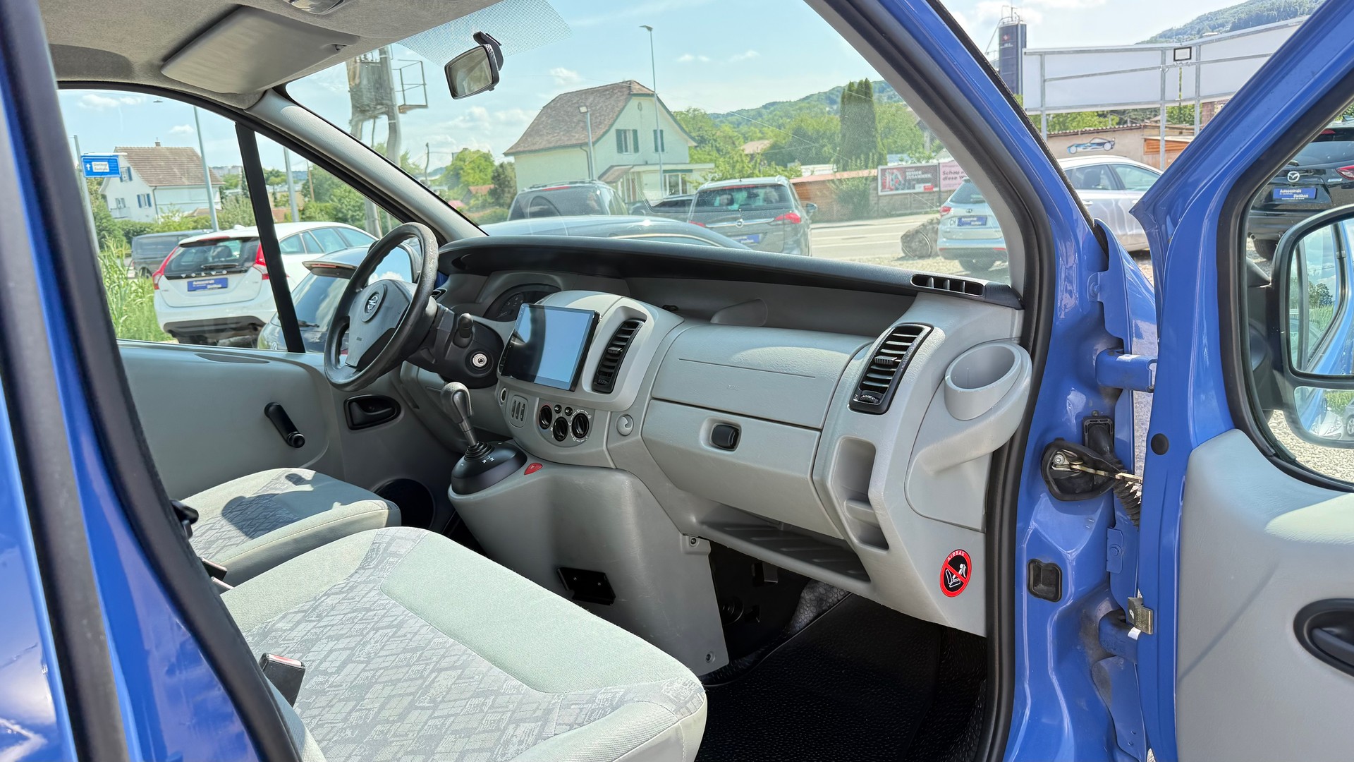 OPEL Vivaro 2.5 CDTI-image-10
