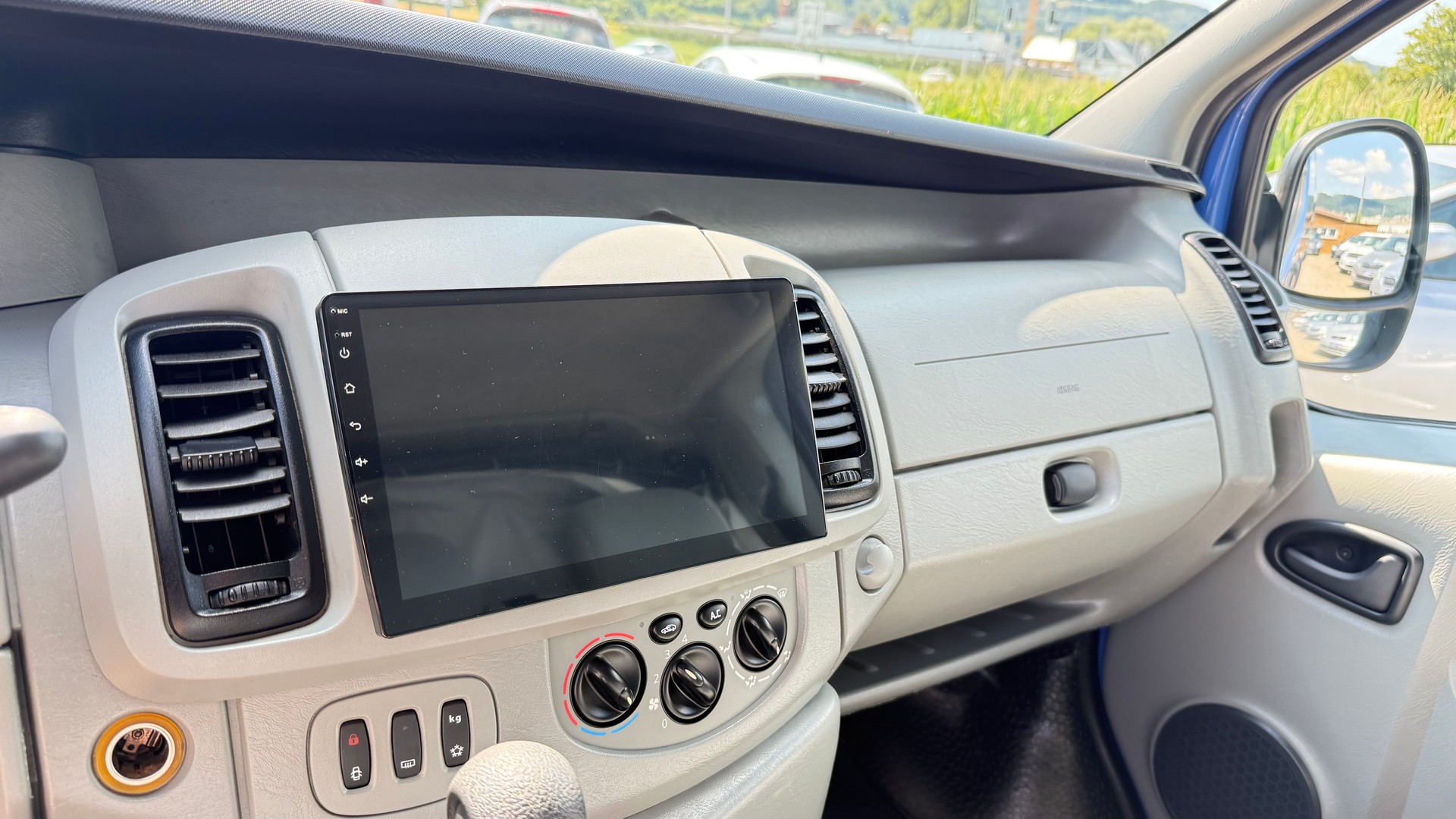 OPEL Vivaro 2.5 CDTI-image-4