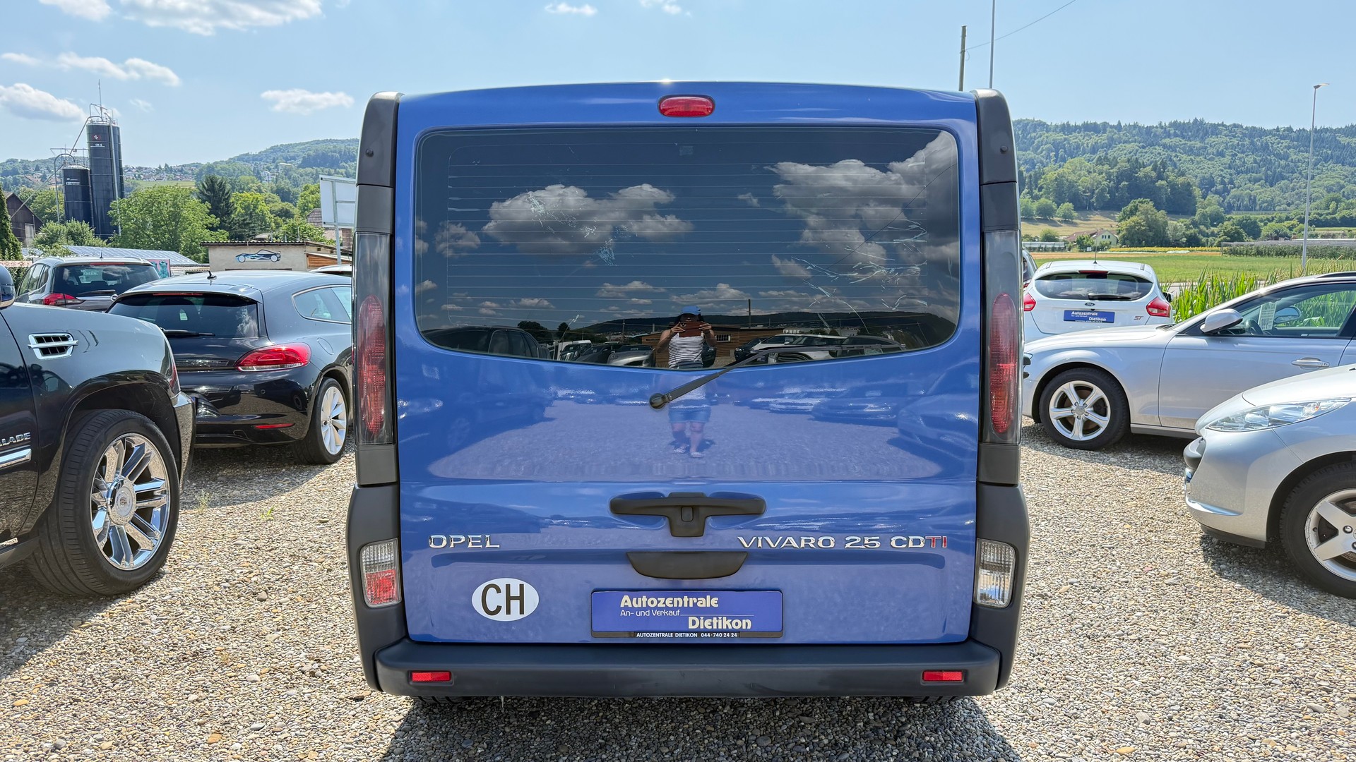 OPEL Vivaro 2.5 CDTI-image-22