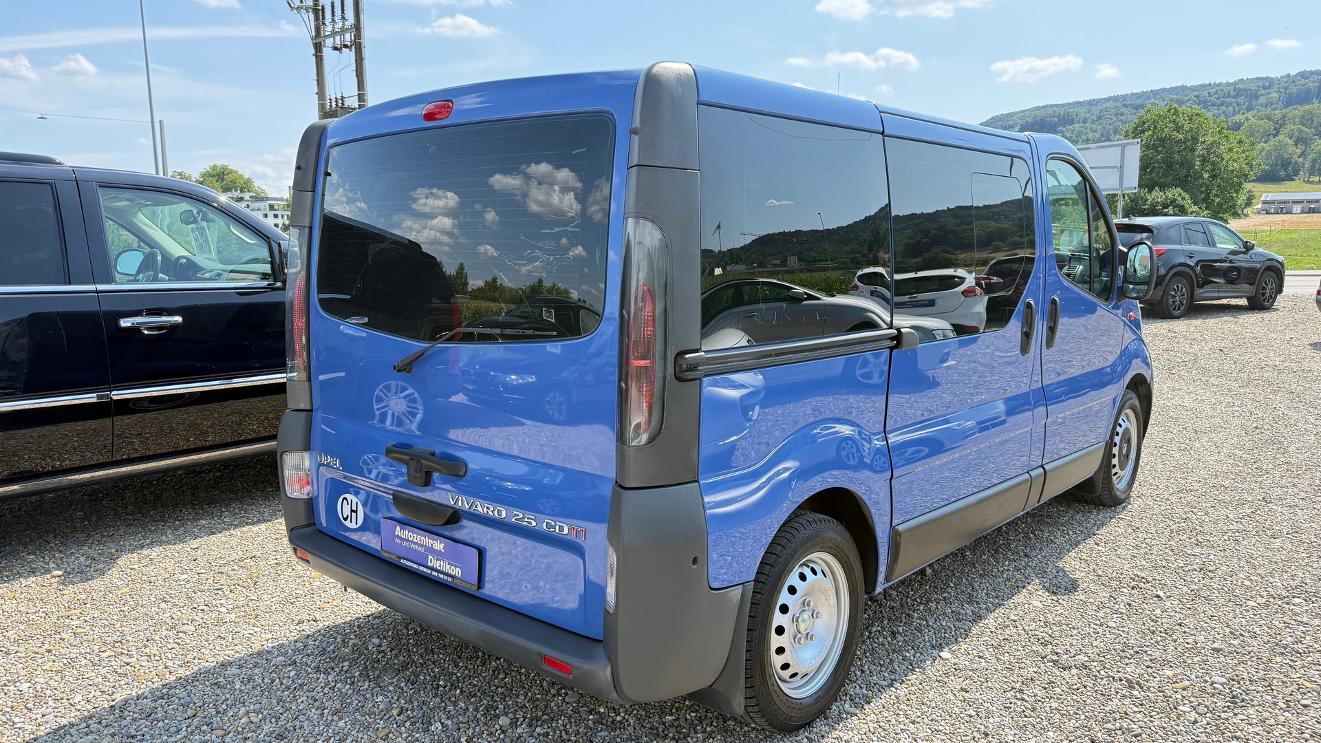 OPEL Vivaro 2.5 CDTI-image-21