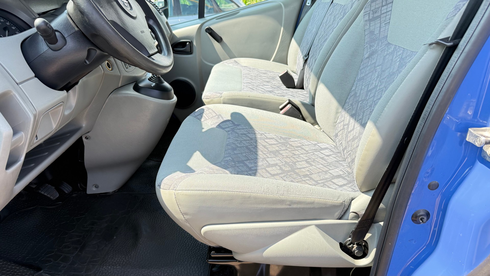 OPEL Vivaro 2.5 CDTI-image-7