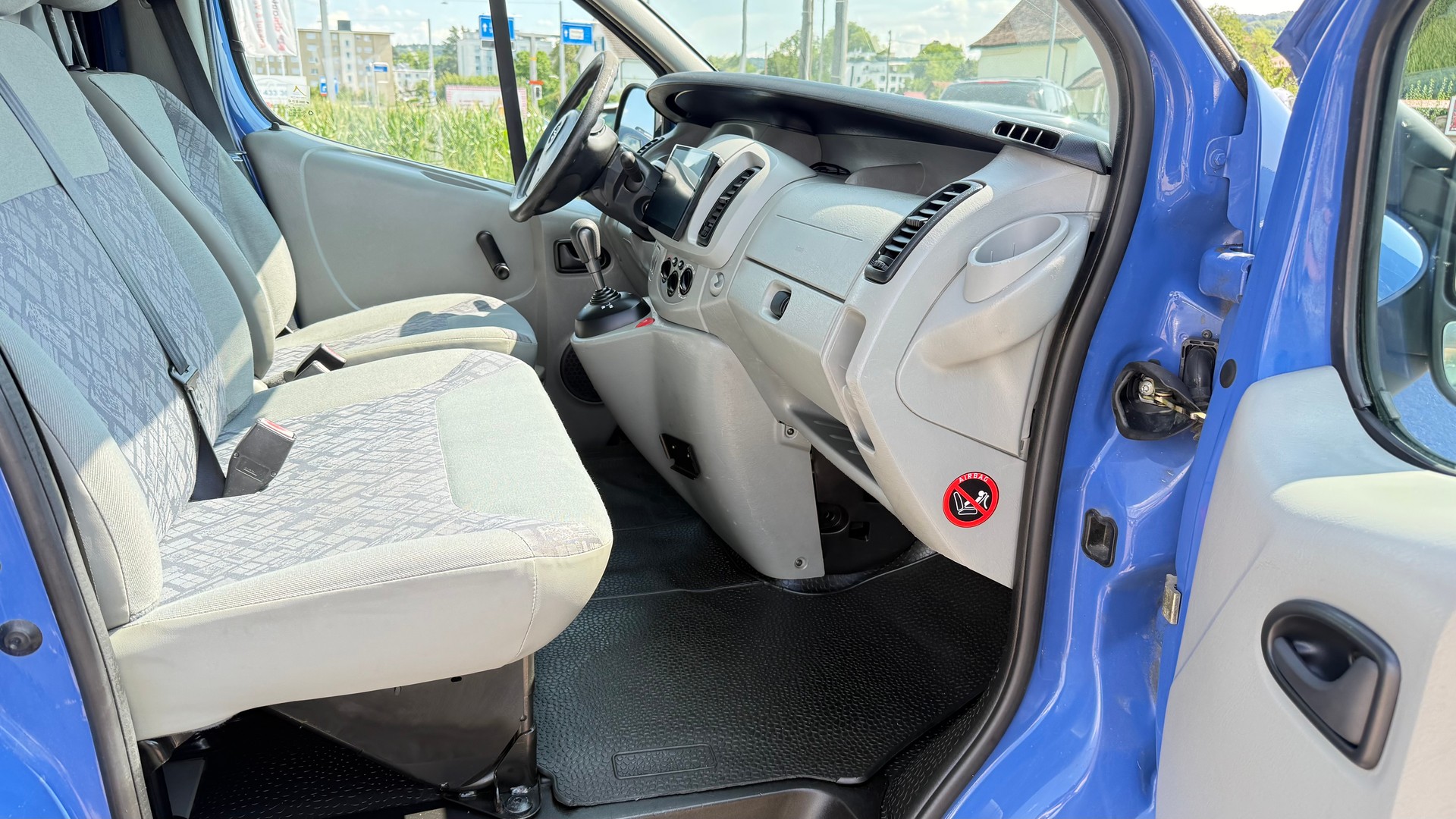 OPEL Vivaro 2.5 CDTI-image-13