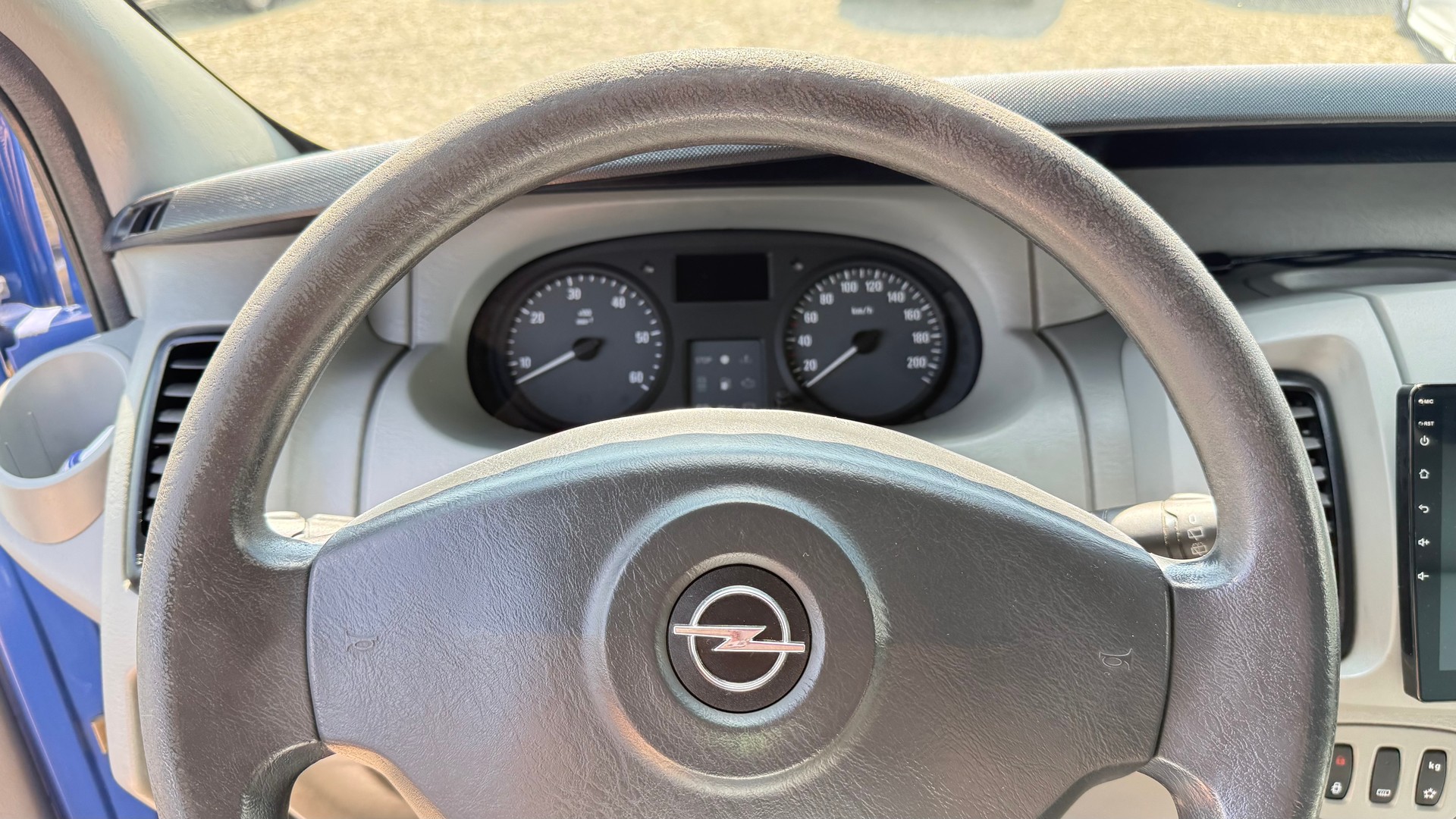 OPEL Vivaro 2.5 CDTI-image-3