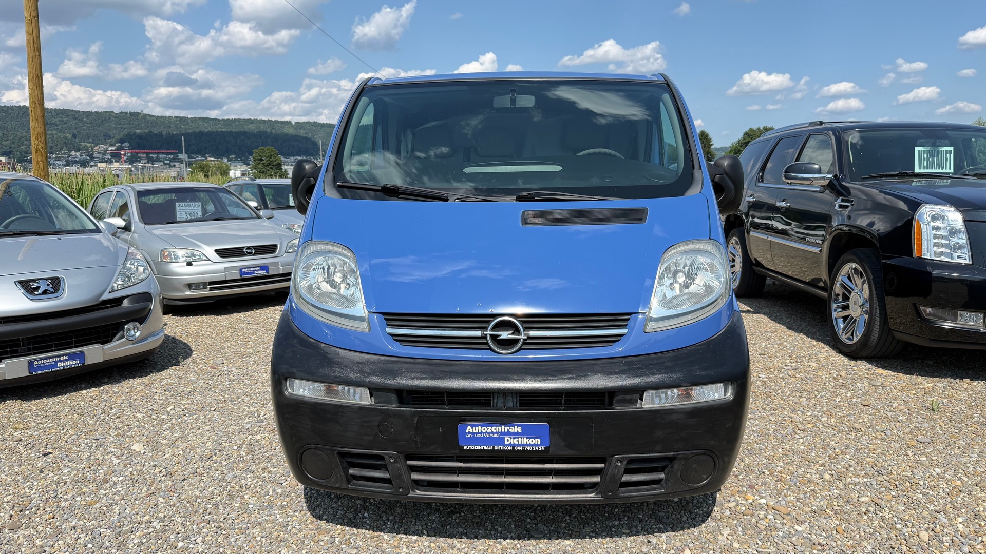 OPEL Vivaro 2.5 CDTI-image-16
