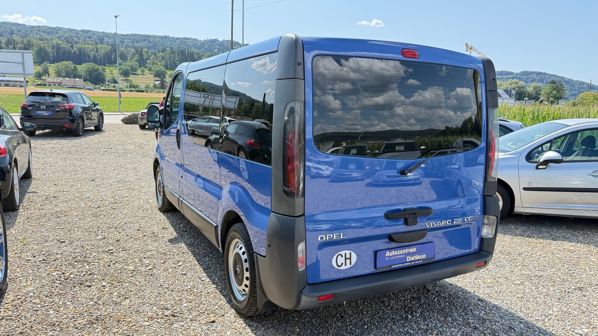 OPEL Vivaro 2.5 CDTI-image-23