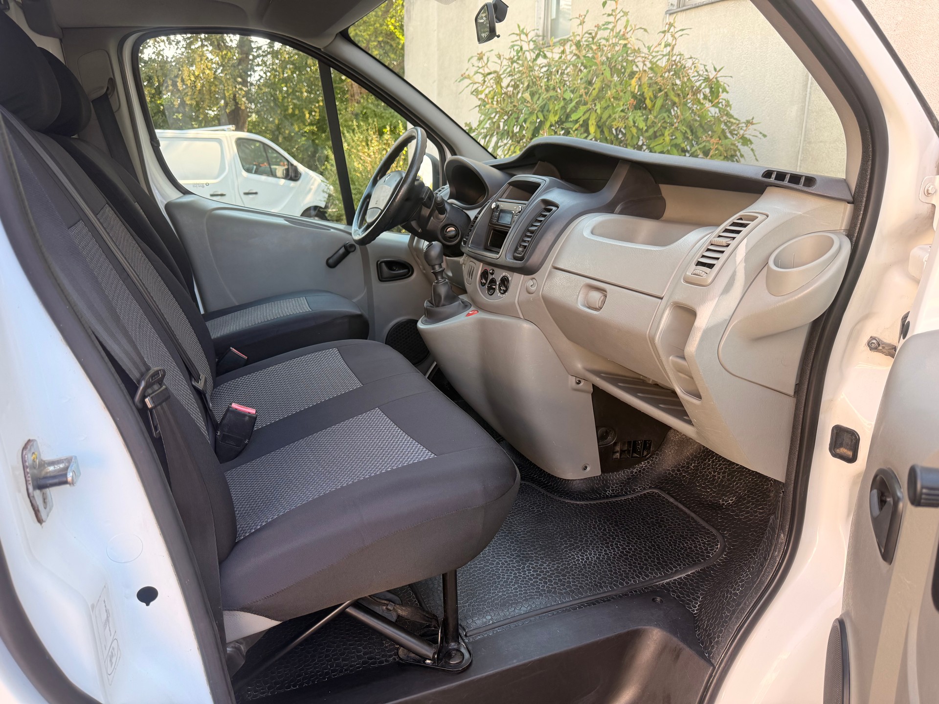 RENAULT Trafic 2.0 dCi 115 2.9t L2H1-image-7