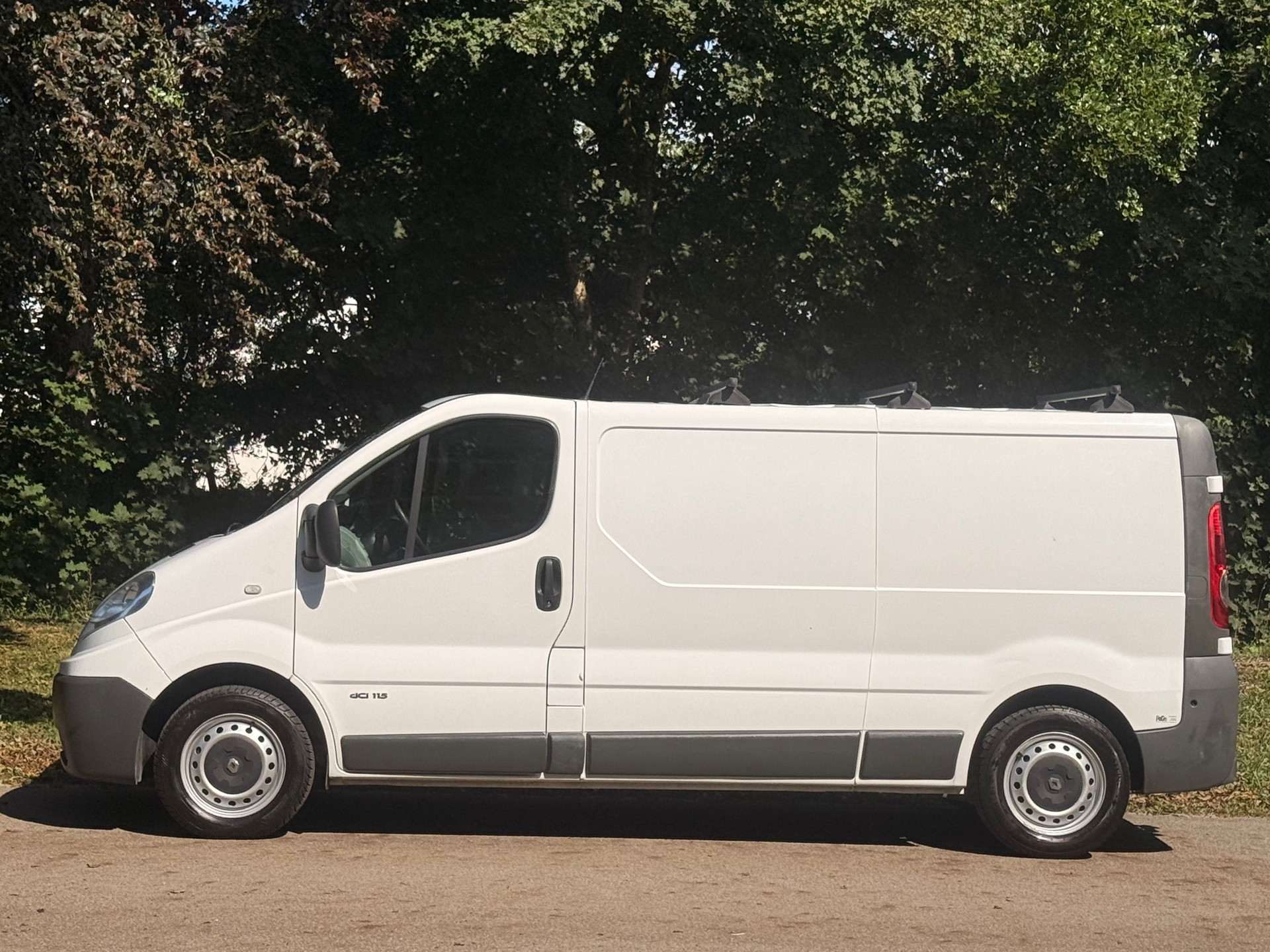 RENAULT Trafic 2.0 dCi 115 2.9t L2H1-image-1