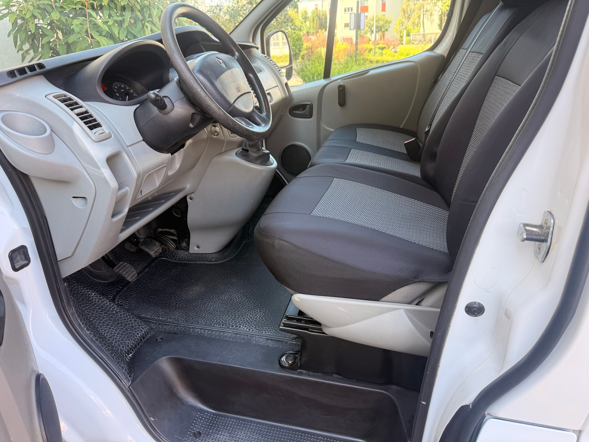 RENAULT Trafic 2.0 dCi 115 2.9t L2H1-image-8
