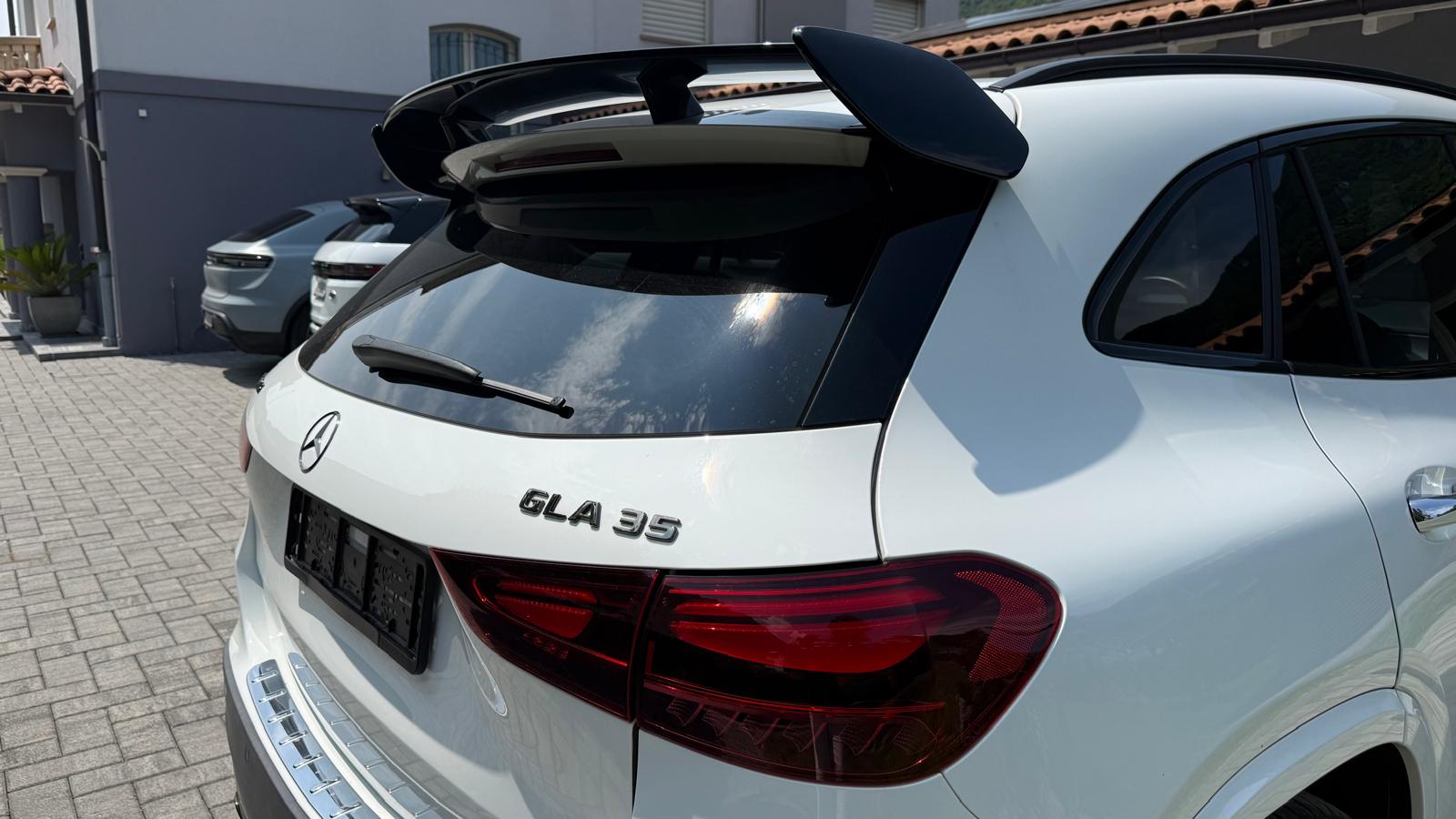 MERCEDES-BENZ GLA AMG 35 4Matic 8G-DCT-showroom-element-2
