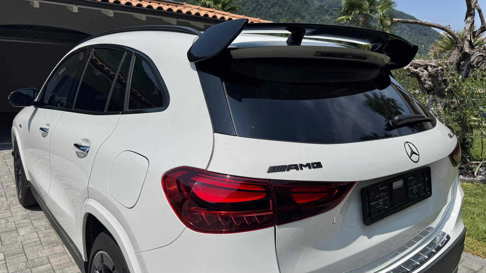 MERCEDES-BENZ GLA AMG 35 4Matic 8G-DCT-showroom-element-1