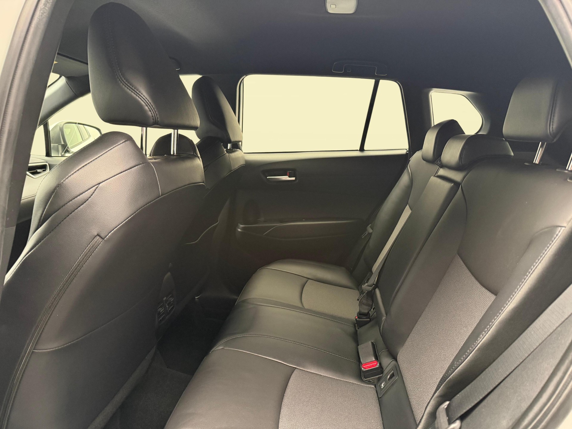 TOYOTA Corolla Cross 2.0 HSD Trend AWD-i-image-10