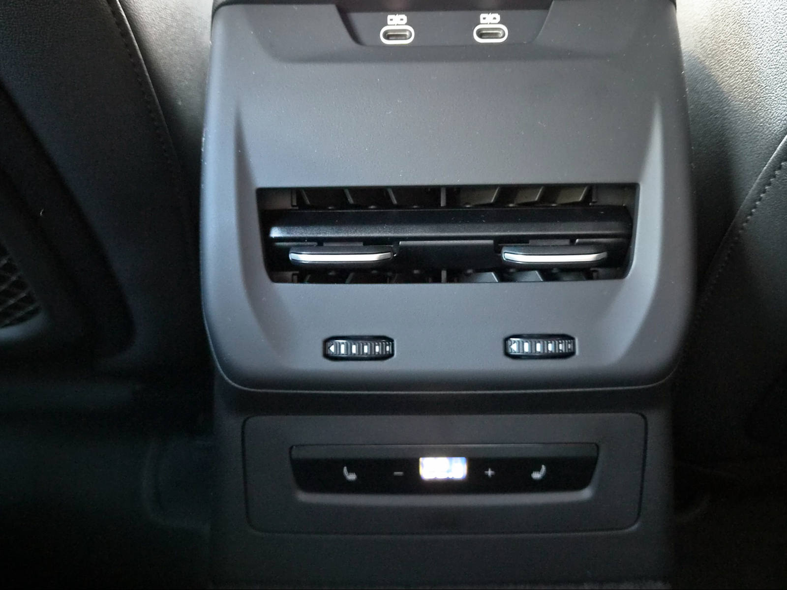 AUDI A5 Avant TDI quattro 150 kW Attraction S tronic Mythosschwarz Metallic-image-16