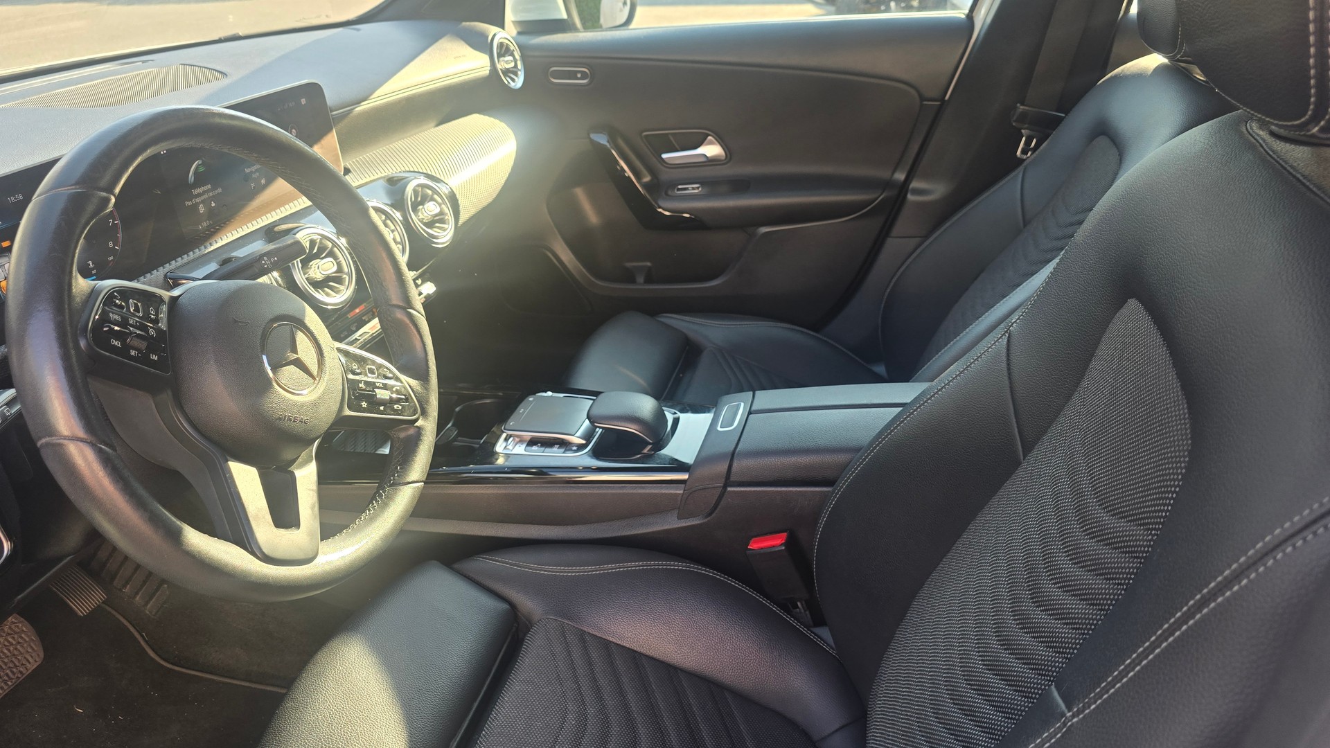 MERCEDES-BENZ A 250 Style 7G-DCT-image-12
